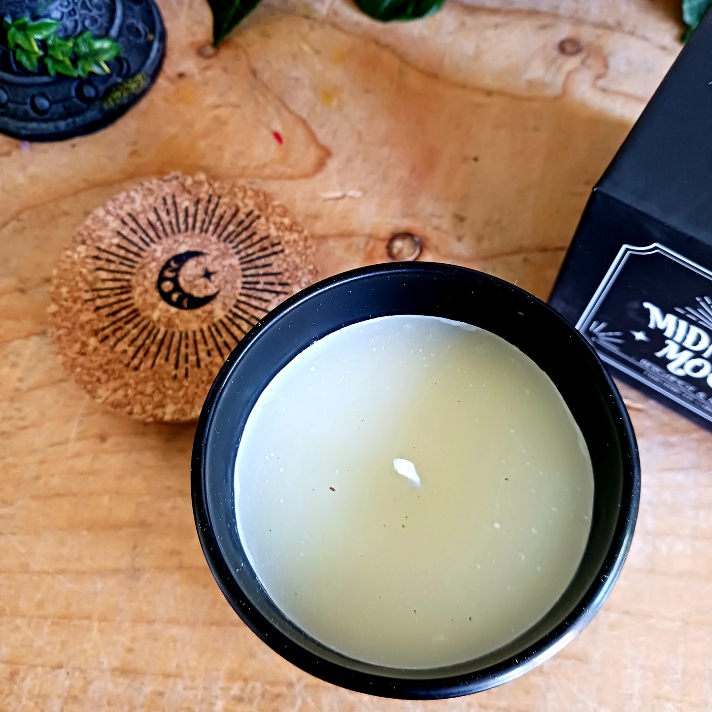 Add a little magic to your space with this bewitching ritual Midnight Moon candle. Featuring an enchanting scent of Bergamot & Neroli and a mystical cork lid, this candle is idea for use in any ritual, or to give as a thoughtful gift.