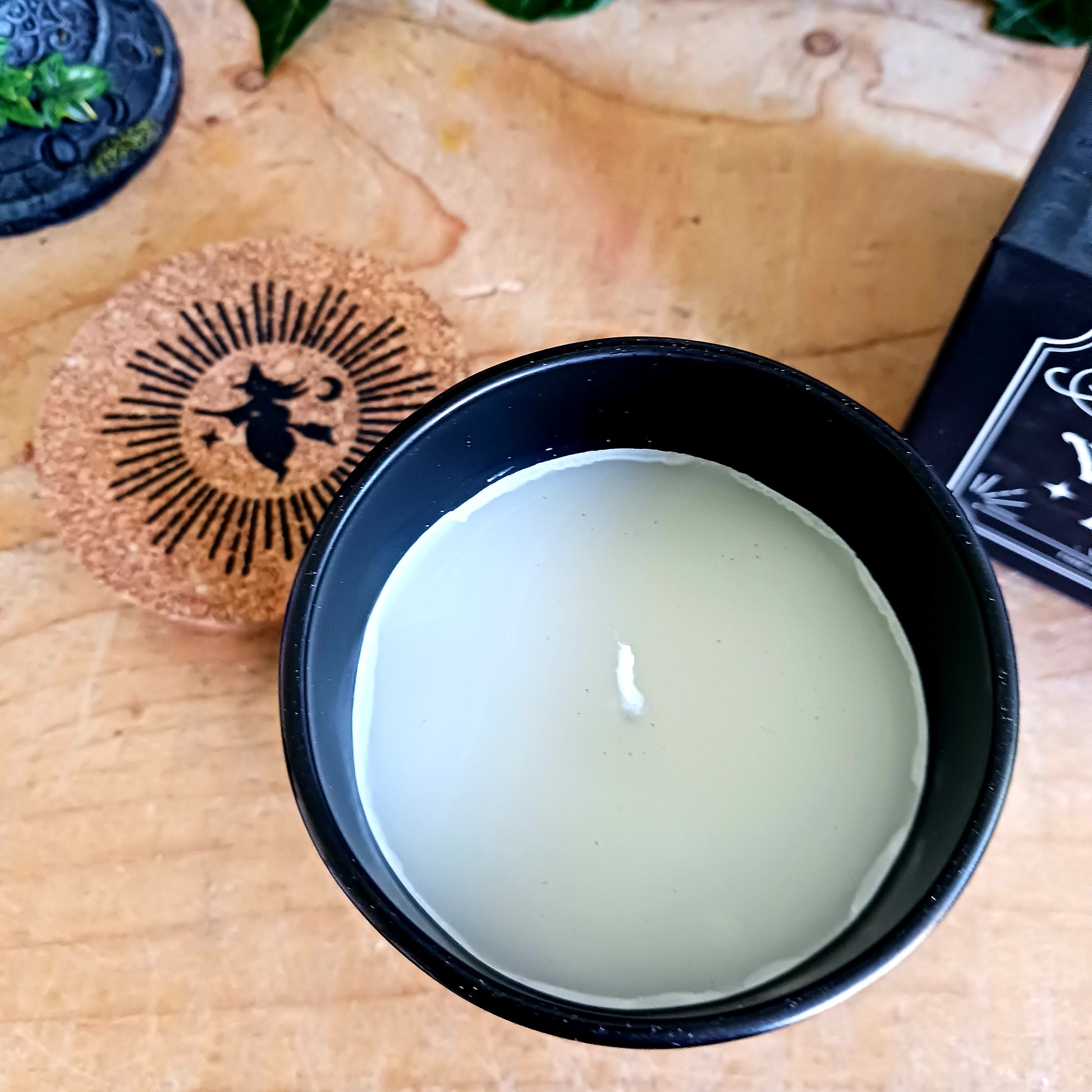 Add a little magic to your space with this bewitching ritual Witching Hour candle. Featuring an enchanting scent of White Sage and a mystical cork lid, this candle is idea for use in any ritual, or to give as a thoughtful gift.