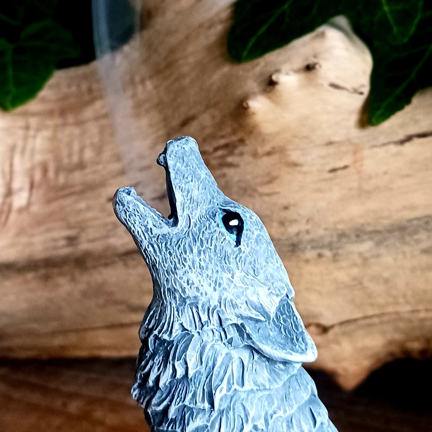 This detailed howling wolf incense cone burner has been designed by Lisa Parker. When the incense cone is burning, smoke rises from the mouth of the howling wolf.