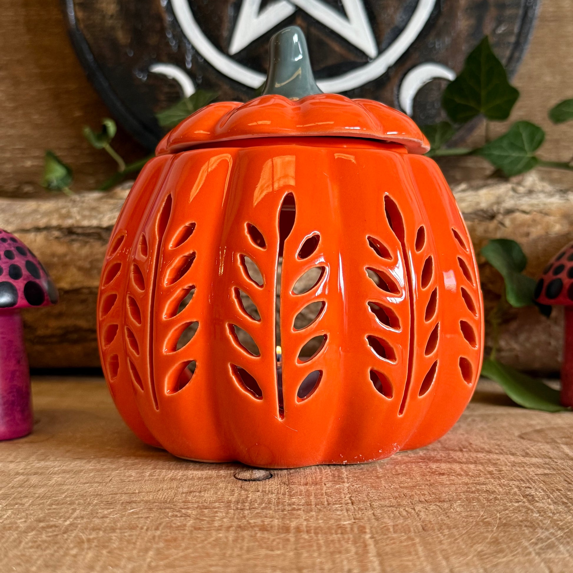 Add a touch of autumn elegance to your home with this pumpkin-shaped oil burner and wax warmer from Orange Leaf. Crafted with charming cut-out details, it creates a cosy, ambient glow perfect for chilly autumn evenings. Ideal for melting autumn-themed wax melts or fragrance oils, it fills your home with comforting seasonal scents. Always remove the lid when in use. A decorative and practical piece, this oil burner brings both style and warmth to your seasonal décor.