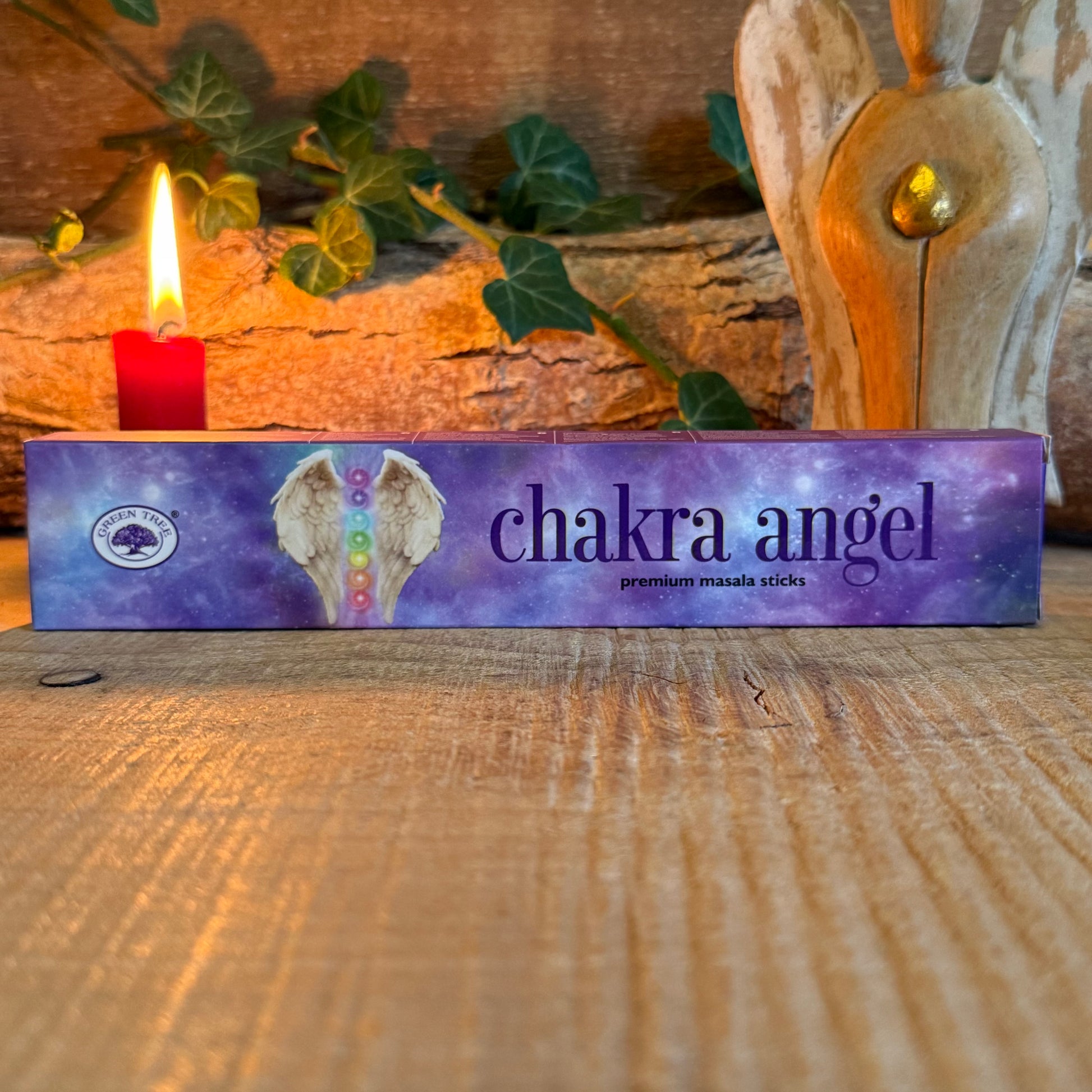 Awaken higher awareness and restore energetic balance with Green Tree Chakra Angel Hand Rolled Natural Incense Sticks, available at buddhamoon.co.uk. Each stick is handcrafted in India using traditional masala techniques to harmonise the Crown Chakra (Sahasrara)—the seventh chakra at the crown of the head, associated with wisdom, connection, and enlightenment.