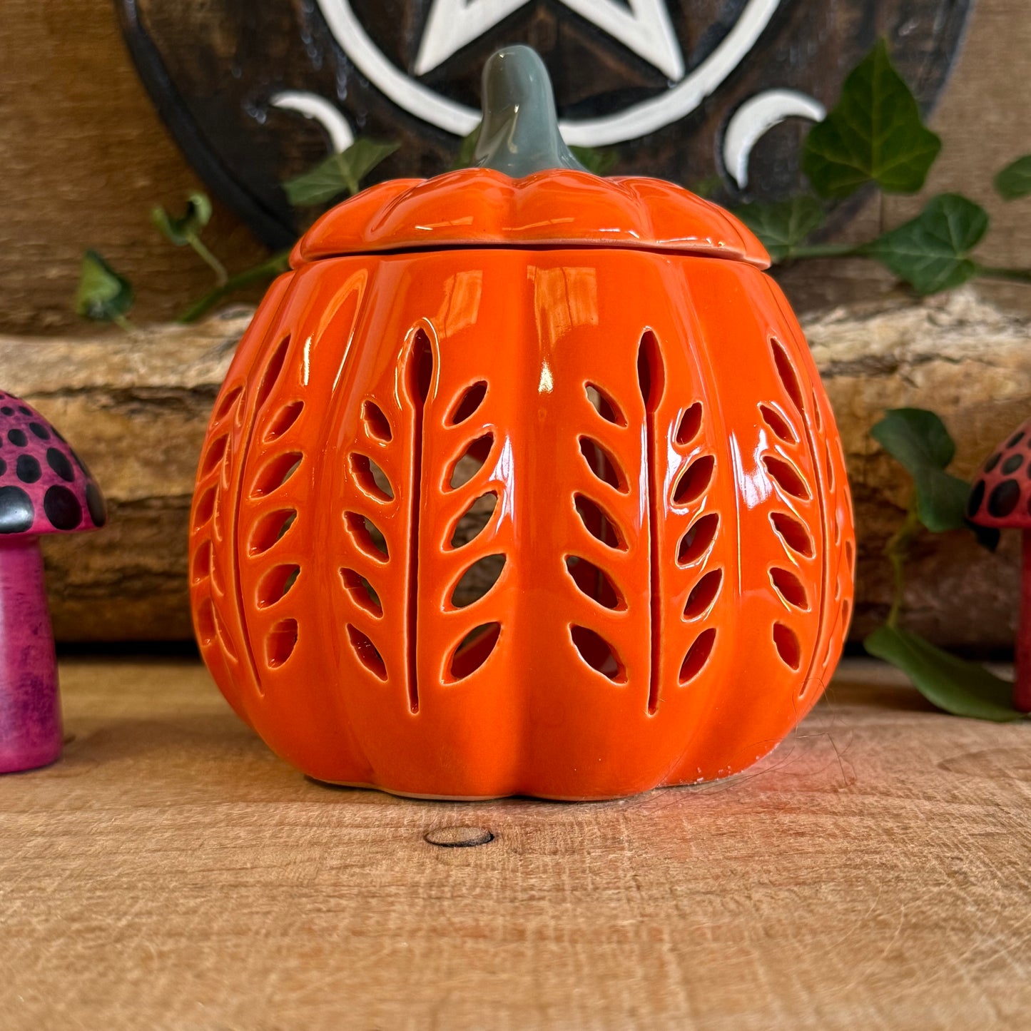 Add a touch of autumn elegance to your home with this pumpkin-shaped oil burner and wax warmer from Orange Leaf. Crafted with charming cut-out details, it creates a cosy, ambient glow perfect for chilly autumn evenings. Ideal for melting autumn-themed wax melts or fragrance oils, it fills your home with comforting seasonal scents. Always remove the lid when in use. A decorative and practical piece, this oil burner brings both style and warmth to your seasonal décor.
