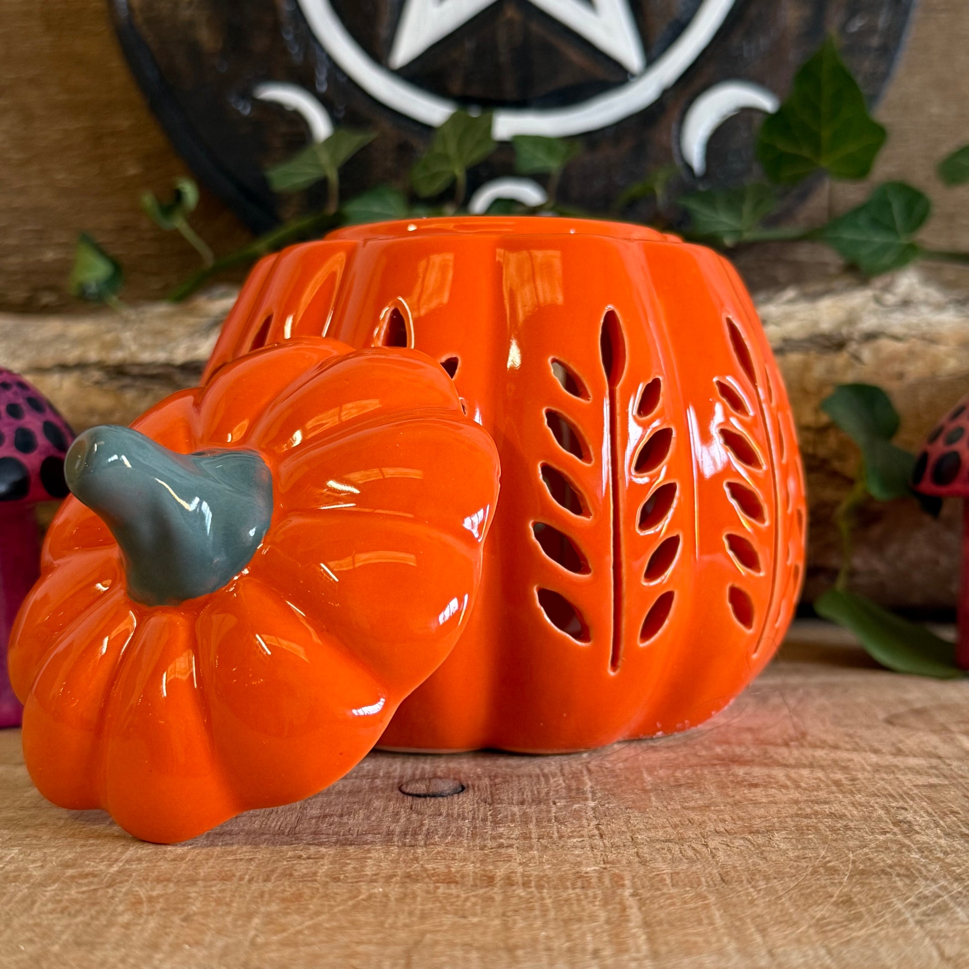 Add a touch of autumn elegance to your home with this pumpkin-shaped oil burner and wax warmer from Orange Leaf. Crafted with charming cut-out details, it creates a cosy, ambient glow perfect for chilly autumn evenings. Ideal for melting autumn-themed wax melts or fragrance oils, it fills your home with comforting seasonal scents. Always remove the lid when in use. A decorative and practical piece, this oil burner brings both style and warmth to your seasonal décor.