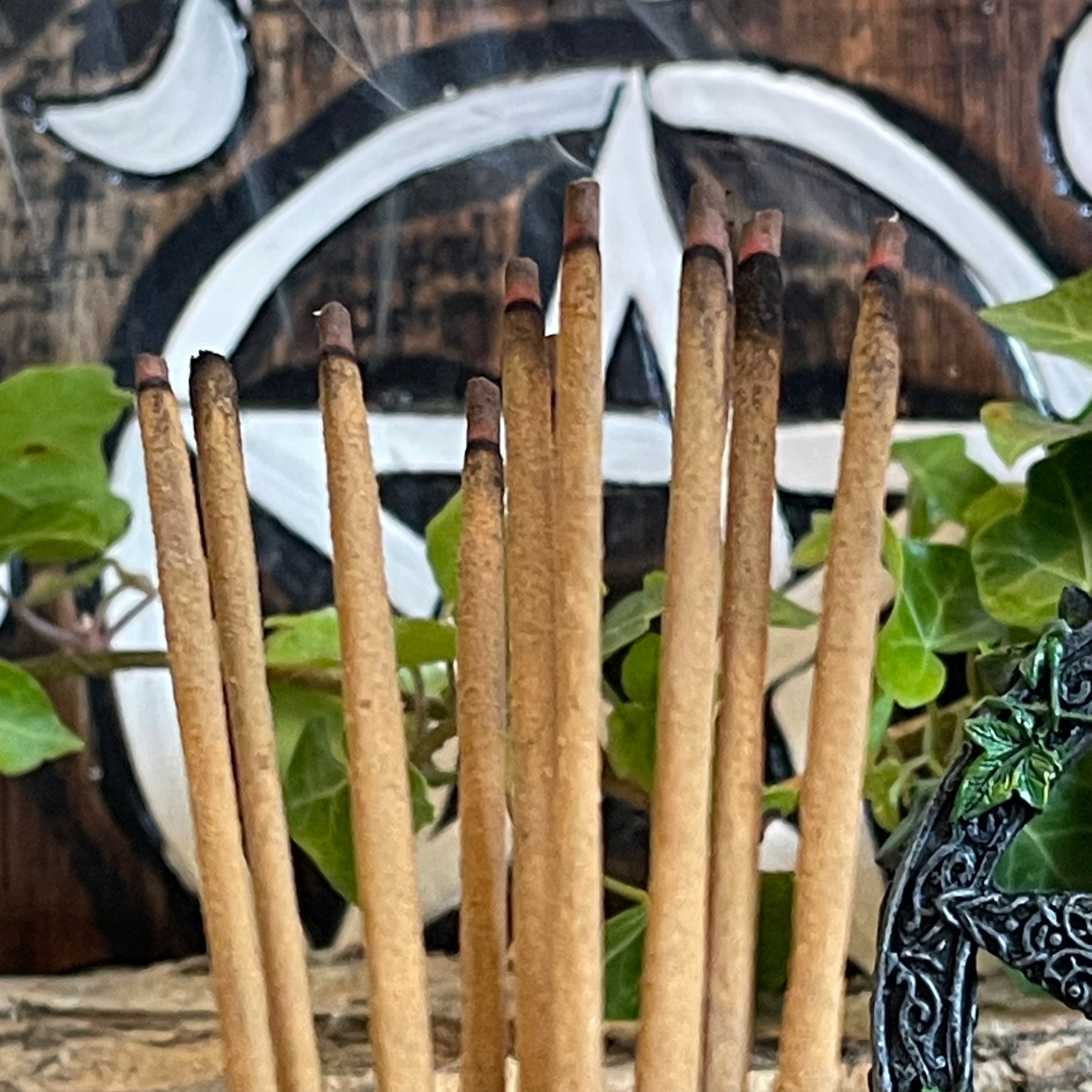 Satya Dark Cinnamon Incense Sticks