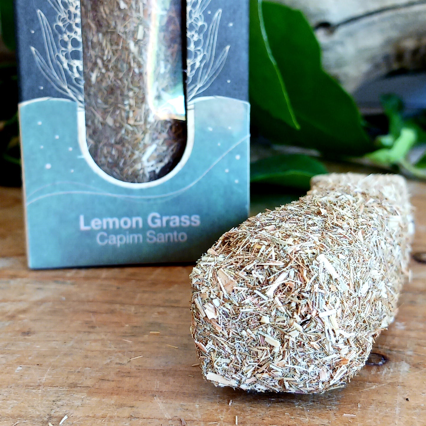 Sagrada Madre Palo Santo Sticks are a unique natural product, handcrafted in Argentina using sustainably sourced Palo Santo wood from Peru. These artisanal sticks are wrapped with carefully selected herbs and flowers, offering a deeply aromatic and purifying experience.