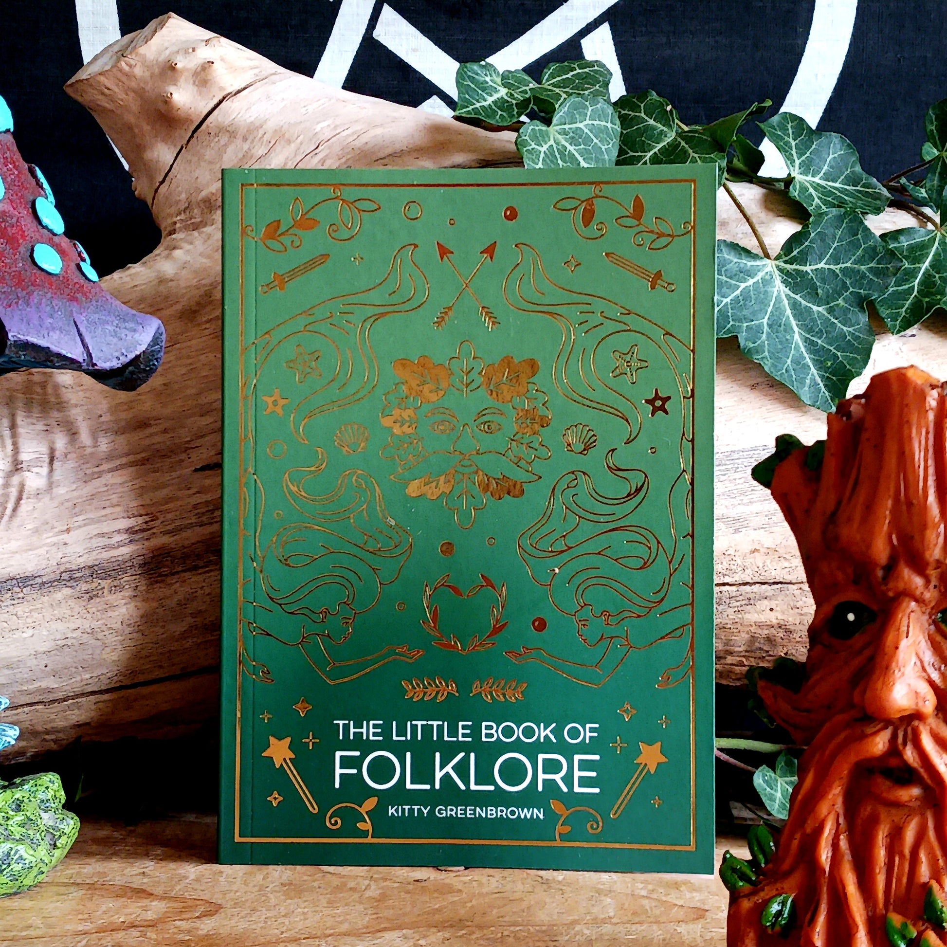 Discover the enchanted world of British folklore with this beautifully written pocket guide. Folklore brings to life mythical creatures, noble knights, and mysterious spirits passed down through generations.