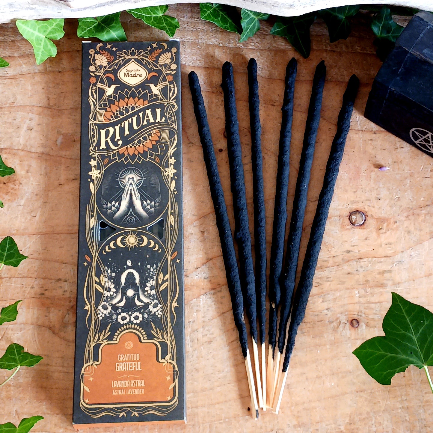 Reconnect with the present moment through the Sagrada Madre Ritual Gratitude Incense. Handmade in Argentina, each 23 cm stick is crafted from aromatic concentrated oils, charcoal, natural salt, and a plant-based binder — no synthetic additives.