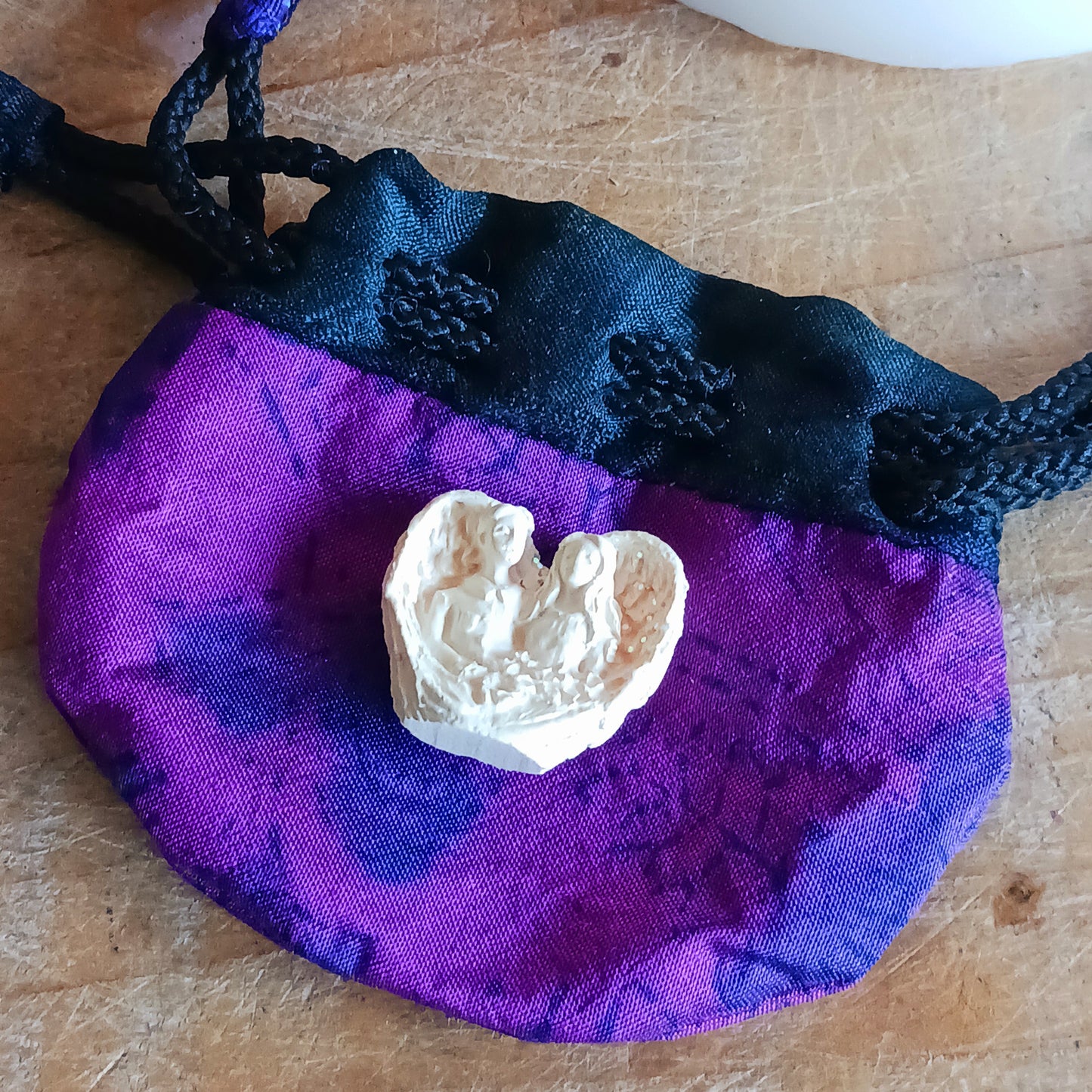 Carry a symbol of love, comfort, and divine protection wherever you go with the Tiny Amazing Angel – Love. Standing just 2 cm tall, this beautifully crafted miniature angel is a gentle reminder that you are always surrounded by light and loving guidance.