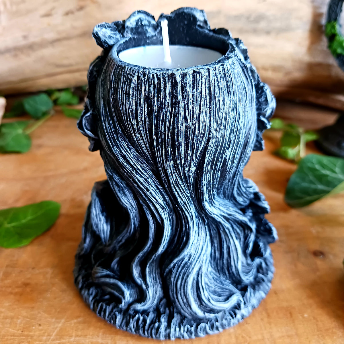 Add a touch of gothic mystery to your home with the Flor de Muerte Tea Light Holder. Inspired by dark floral symbolism, the supernatural and the beauty of the night, this enchanting candle holder creates a captivating atmosphere when illuminated by the gentle glow of a tea light.