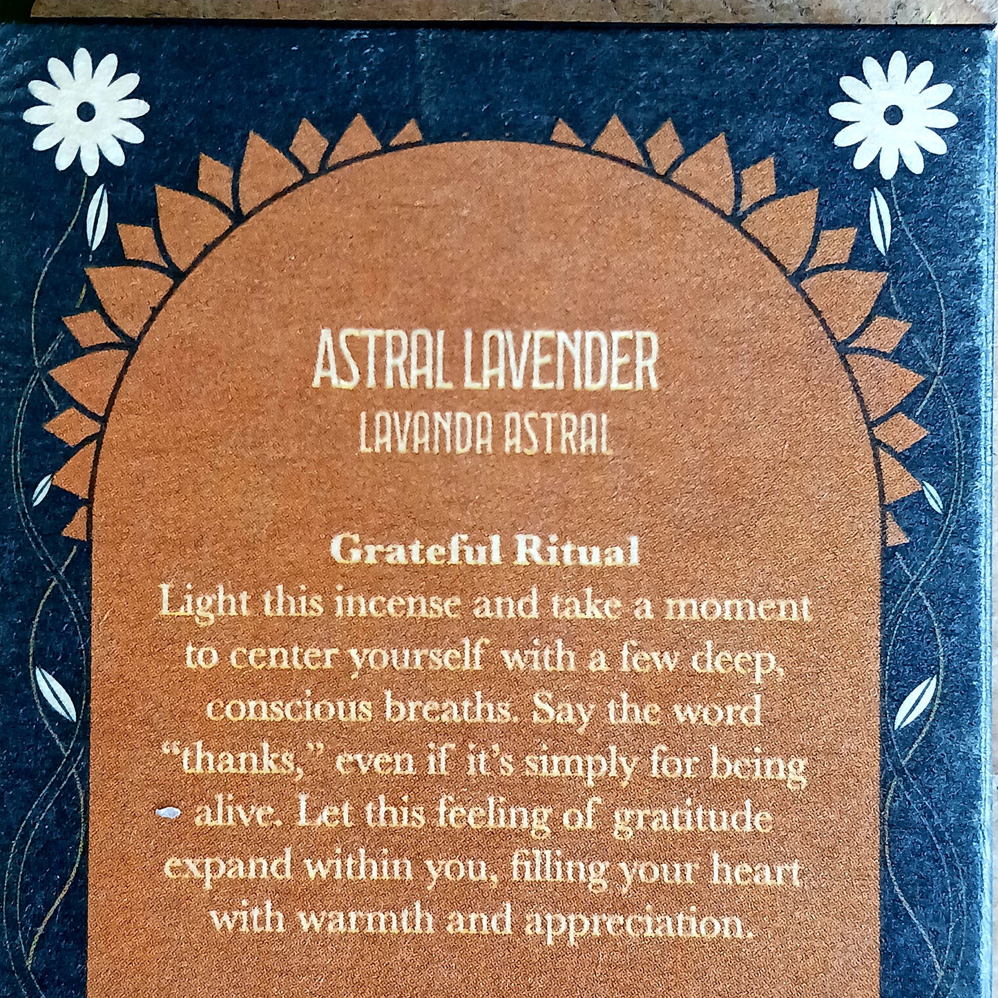 Reconnect with the present moment through the Sagrada Madre Ritual Gratitude Incense. Handmade in Argentina, each 23 cm stick is crafted from aromatic concentrated oils, charcoal, natural salt, and a plant-based binder — no synthetic additives.