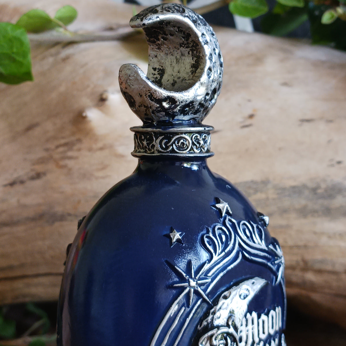 Embrace the enchanting magic of the moon with this Hex Moon Celestial Potion Bottle Figurine, a captivating collectible for lovers of gothic, fantasy and celestial-inspired décor.