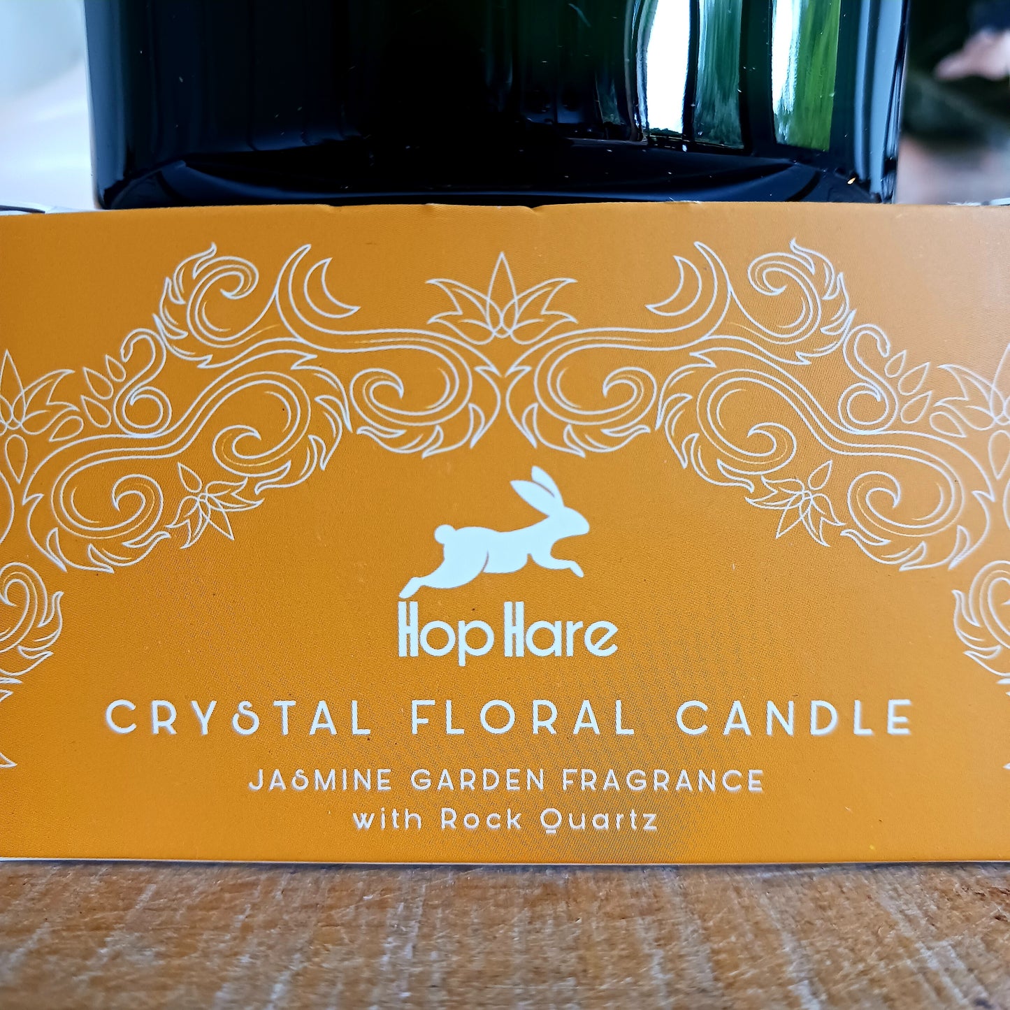 Step into the mystical world with this Hop Hare Crystal Magic Flower Candle - The Lion, crafted with Rock Quartz and dry flowers.