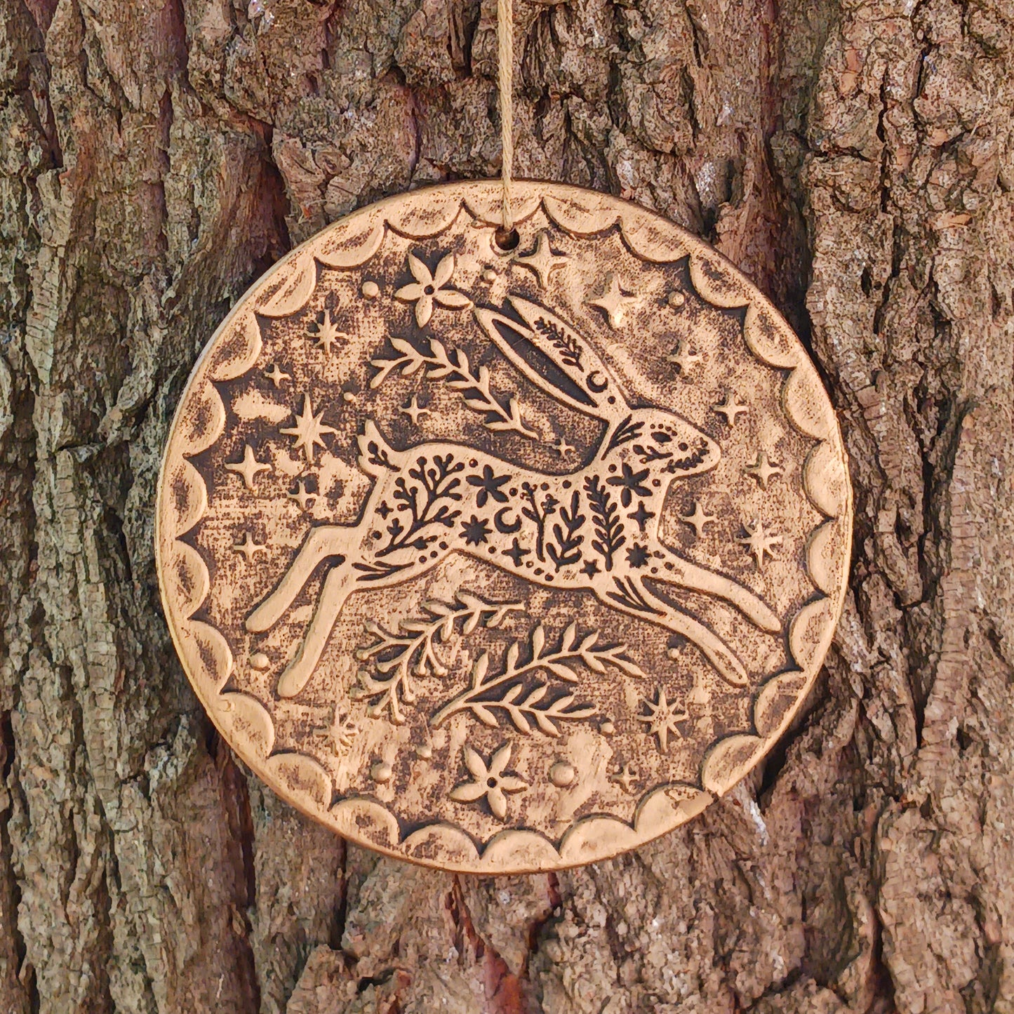 Add a touch of seasonal magic to your home or garden with this enchanting Winter Solstice Hare Hanging Plaque. Crafted from terracotta and finished with an attractive brushed bronze effect, the plaque features an elegant leaping hare surrounded by intricate botanical detailing inspired by the beauty of the natural world.