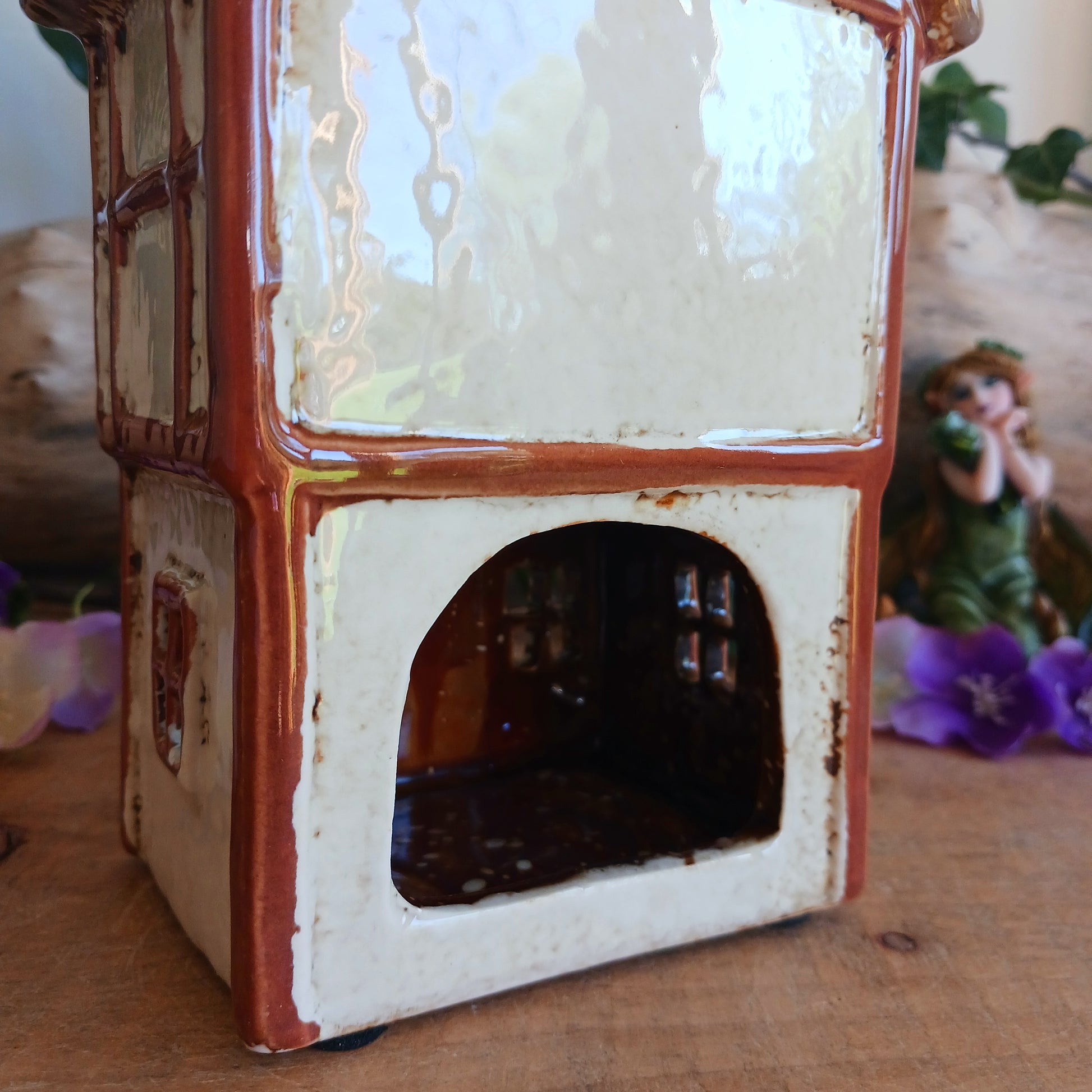A lantern-lit refuge upon an enchanted street, the Tudor Ship Inn glows with the warmth of stories carried on twilight air. This Shudehill Village Pottery tealight house is crafted from ceramic, its windows flickering with candlelight like a haven for wandering souls.