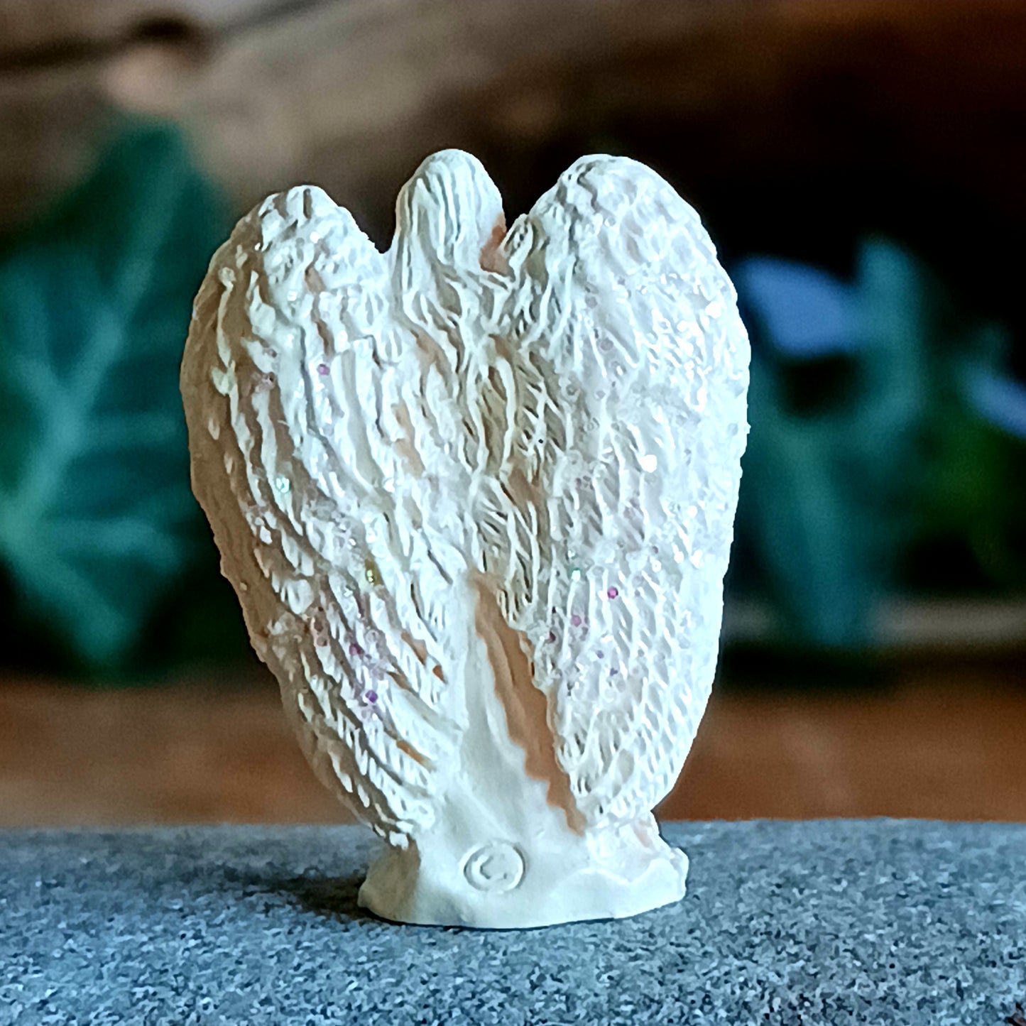 Carry a quiet reminder of hope and trust with the Tiny Amazing Angel – Faith. This beautifully detailed 2 cm pocket angel statue offers comfort and reassurance during life’s uncertain moments, reminding you to keep faith in your path and the guidance of unseen light.