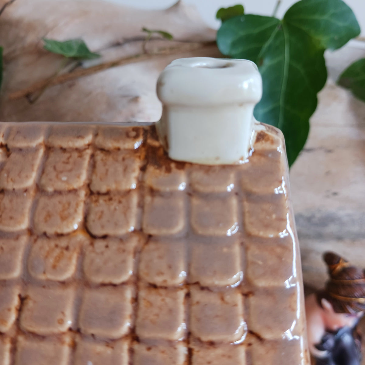 Bring a little taste of Italy into your home with this charming Village Pottery Pizzeria Tealight Holder. Designed as a delightful two-storey Italian village building, this cream pottery house features a brown tiled roof, chimney, green shutters, red flower boxes and colourful red and green striped awnings.