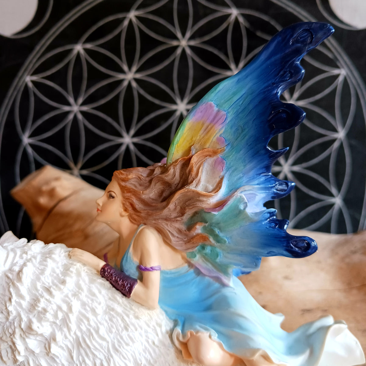 Bring a touch of magical fantasy to your home with this beautifully detailed Fairy Riding A White Wolf Statue from Nemesis Now. The dramatic figurine depicts a graceful fairy riding her loyal white wolf companion as they leap over a flowing stream, creating a striking sense of movement and adventure.