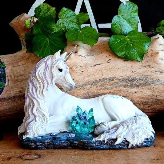 Bring a touch of magic into your home with this stunning Enchanted Unicorn Figurine, crafted from the imaginative world of Nemesis Now.
