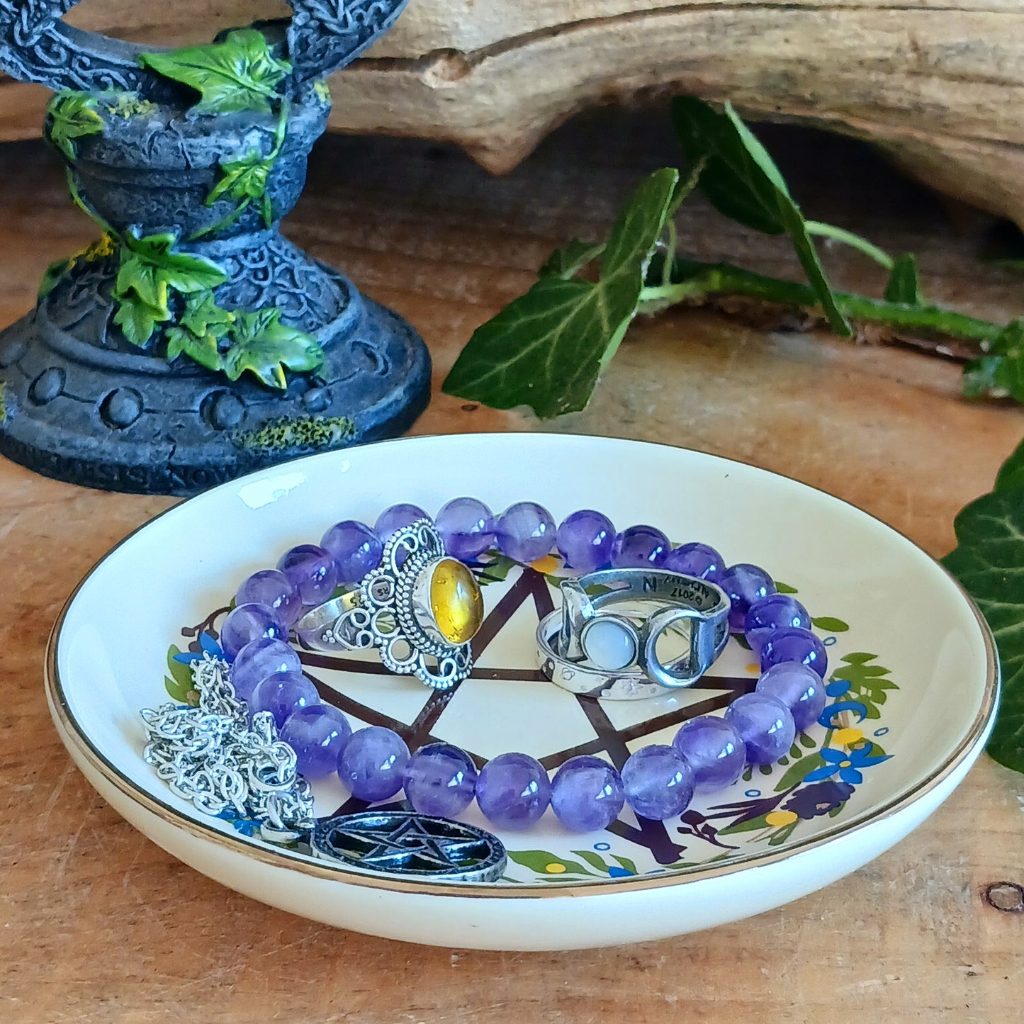 Add a touch of mystical charm to your home with this Solstice Wreath Pentagram Trinket Dish. Beautifully decorated with an elegant botanical pentagram design, this enchanting ceramic dish is perfect for keeping rings, crystals, earrings, necklaces and other tiny treasures safely stored in one place.
