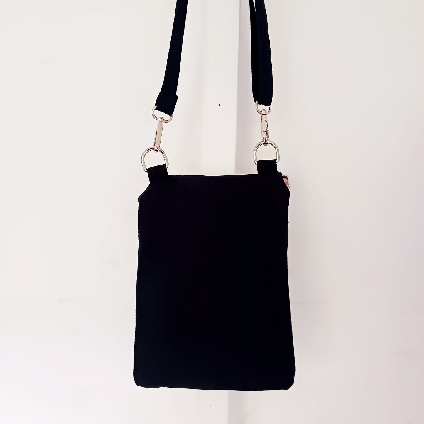 Step into the wild with this visually striking Lisa Parker Wolf Shoulder Bag, from Nemesis Now. Featuring artwork from the renowned fantasy and wildlife artist Lisa Parker, this bag captures the raw spirit of nature and mysticism.