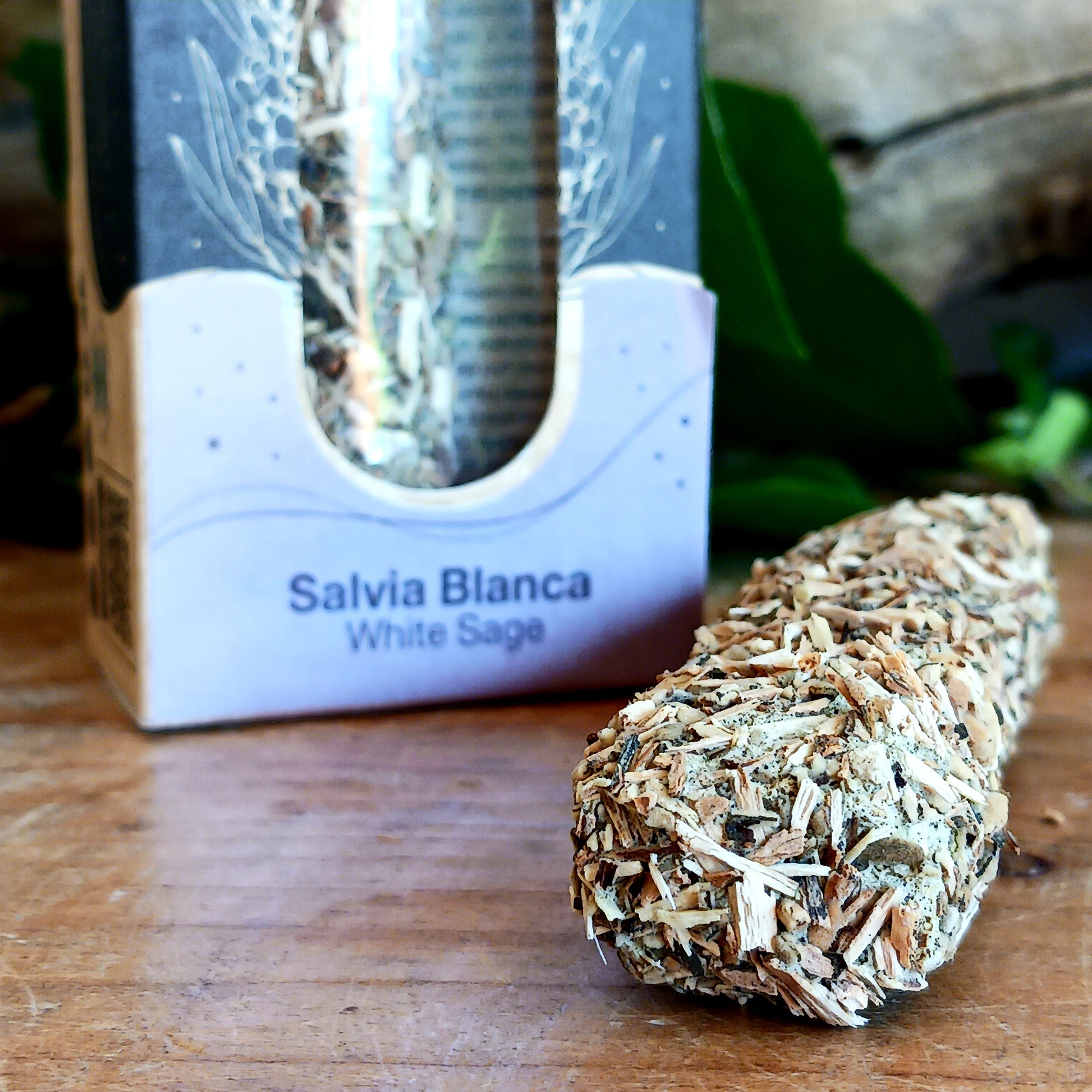 Sagrada Madre Palo Santo Sticks are a unique natural product, handcrafted in Argentina using sustainably sourced Palo Santo wood from Peru. These artisanal sticks are wrapped with carefully selected herbs and flowers, offering a deeply aromatic and purifying experience.