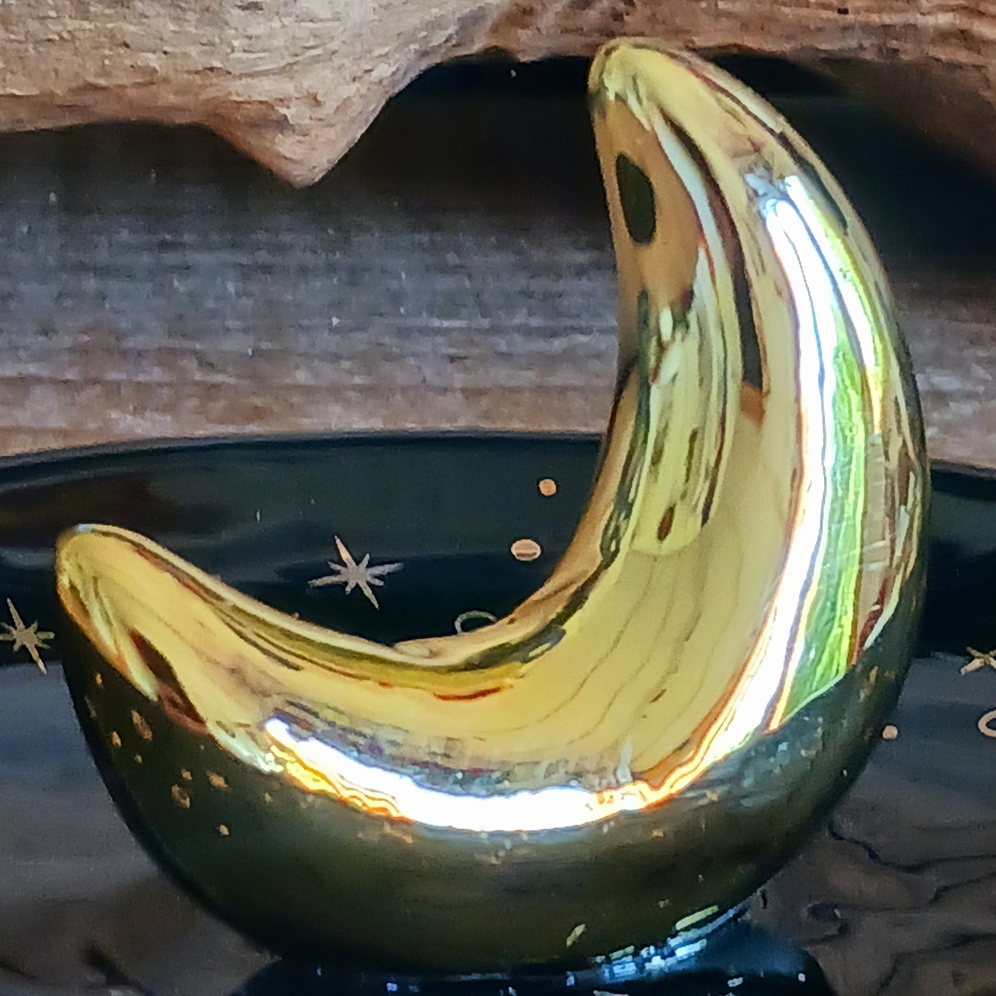 Harness the night’s enchantment with the Gold Crescent Moon Incense Stick Holder. Crafted from smooth ceramic, this elegant crescent-shaped holder captures falling ash with ease while your favourite incense releases its alluring aroma. Perfect for your altar, bedside table, or meditation space, it infuses every corner with a spellbinding, celestial energy.