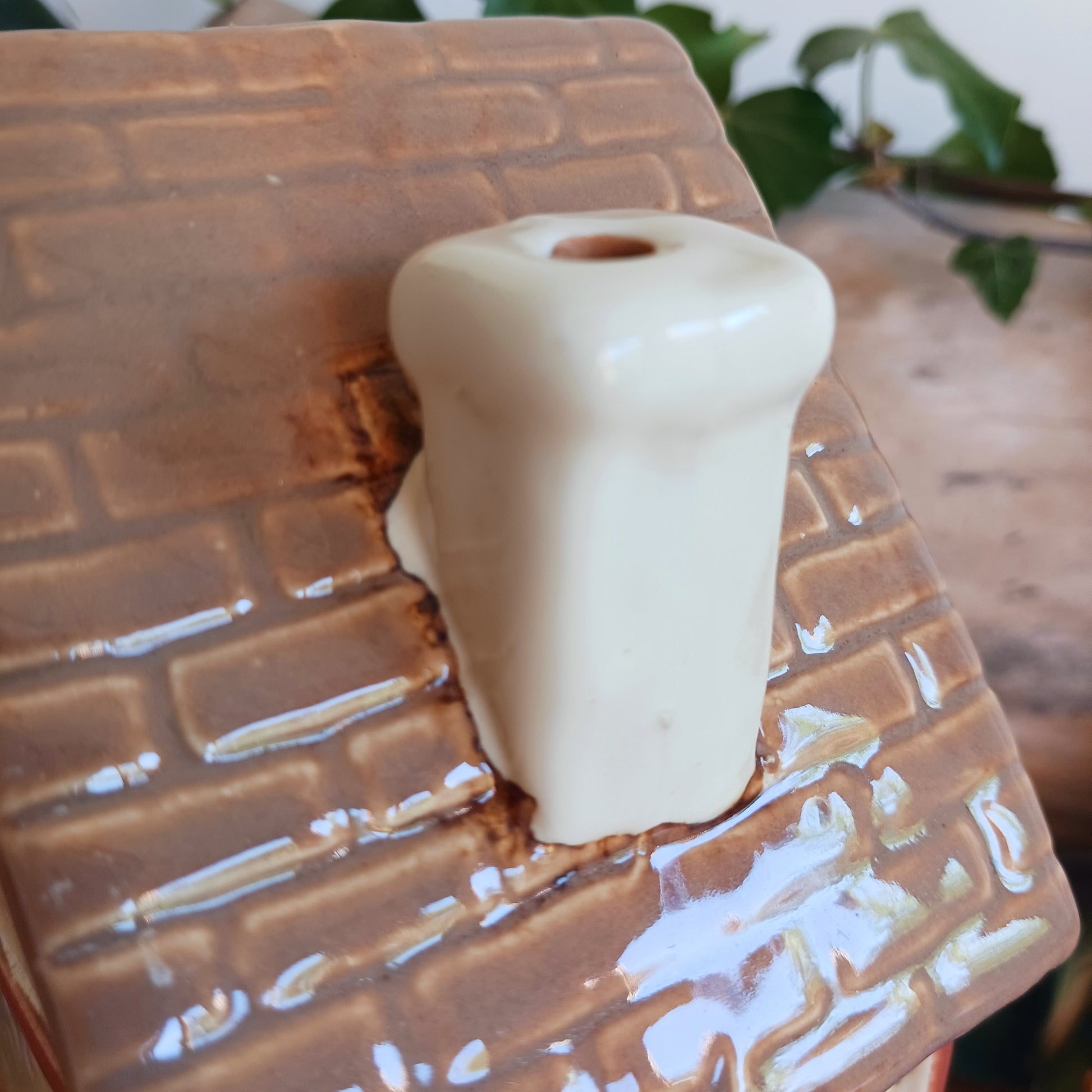 A lantern-lit refuge upon an enchanted street, the Tudor Ship Inn glows with the warmth of stories carried on twilight air. This Shudehill Village Pottery tealight house is crafted from ceramic, its windows flickering with candlelight like a haven for wandering souls.