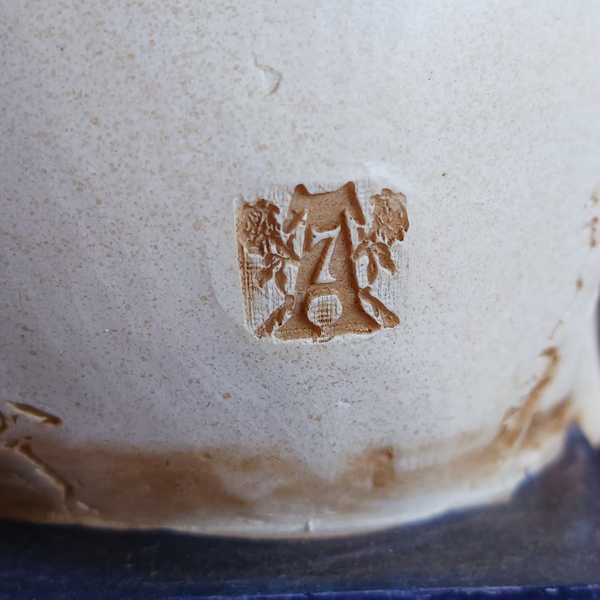This detailed decorative sculpture from Alchemy England features a hand-painted cast resin human skull resting atop a stack of books, crowned by a black raven—a powerful symbol of memory, loss, and the supernatural. The raven’s presence echoes Poe’s famous refrain, “Nevermore,” capturing the dark gothic atmosphere that has fascinated readers for generations.