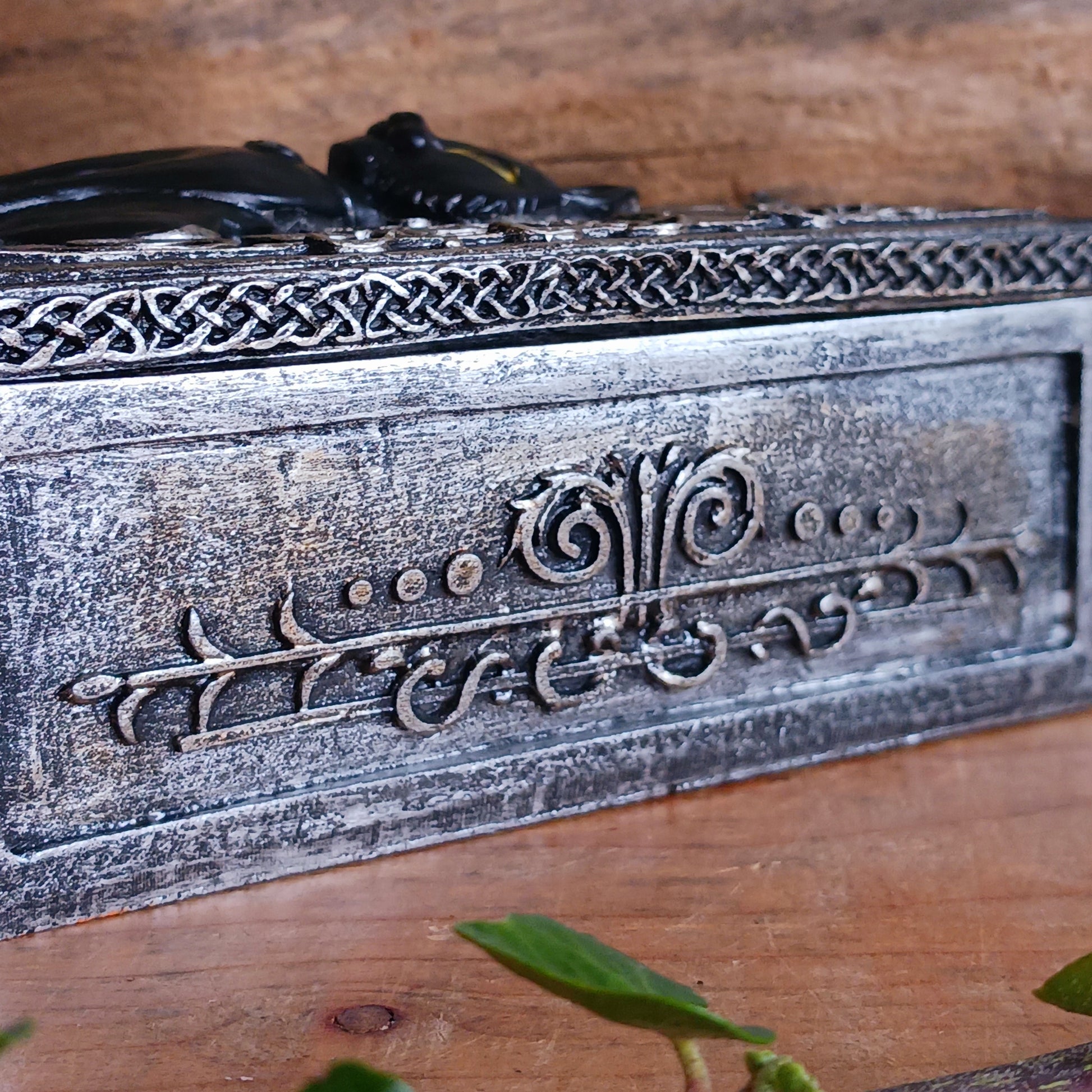 From the macabre masters at Nemesis Now, this Black Cat Familiar Box is a must-have for any occult enthusiast. At its centre sits a mystical black cat familiar perched atop a horned skull, radiating dark enchantment and protective energy.