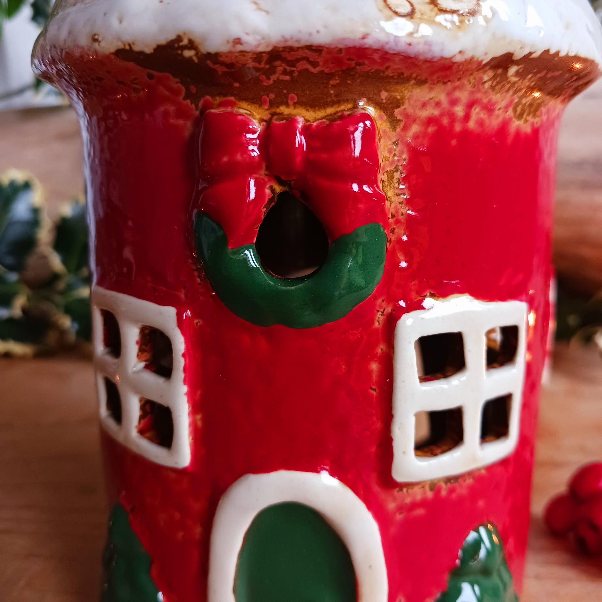 Bring timeless holiday charm to your home with this Handcrafted Christmas Oil Wax Warmer by Village Pottery. Designed in the shape of a festive wreath, this ceramic warmer combines beauty and practicality for the holiday season. Perfect for wax melts or essential oils, it creates a warm and inviting atmosphere as the fragrance fills your space.