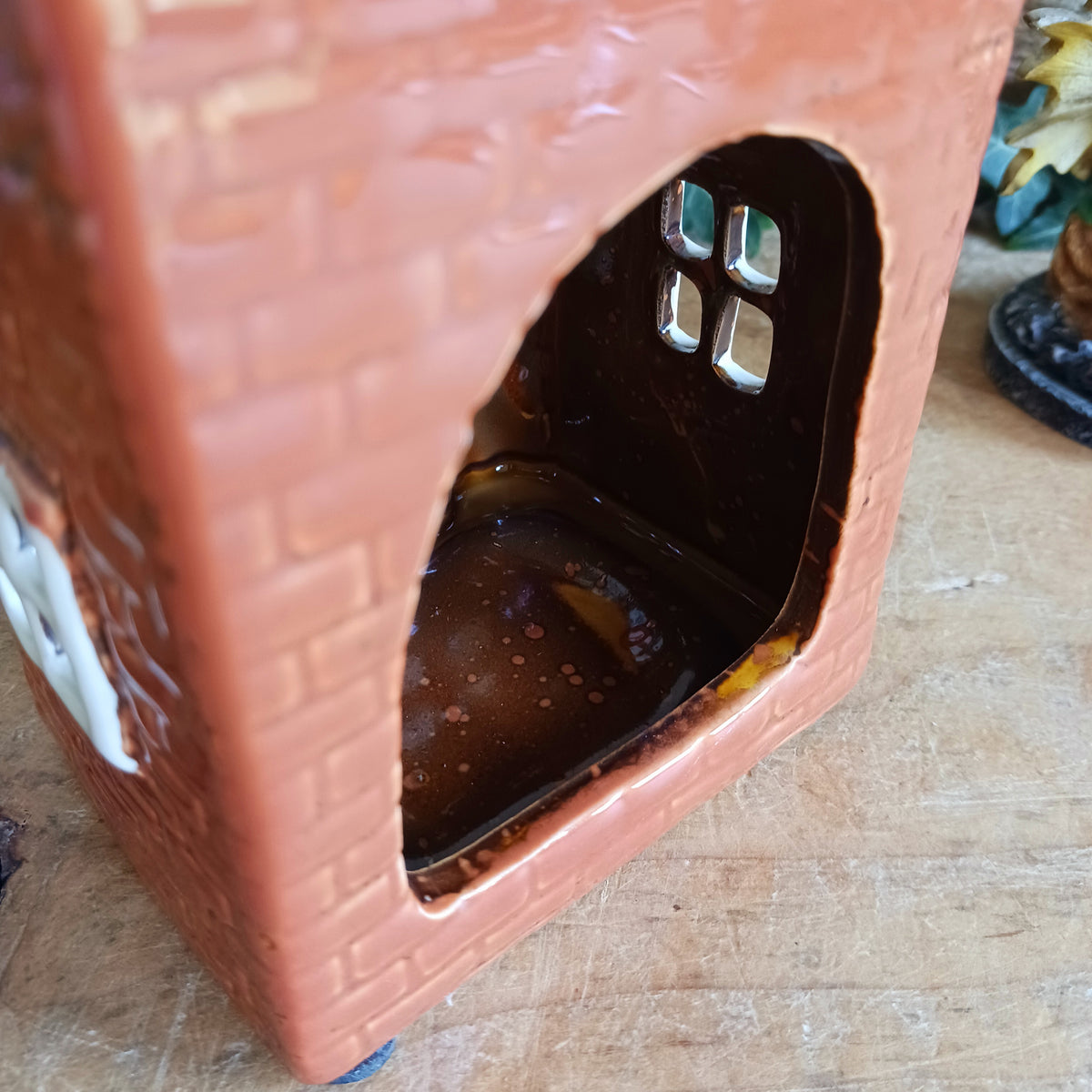 Bring a touch of village charm to your home with the Village Pottery Newsagent Tealight Holder. Beautifully designed as a traditional little village newsagent, this charming ceramic tealight holder features a warm red-brick façade, textured cream tiled roof and cheerful bright red front door.