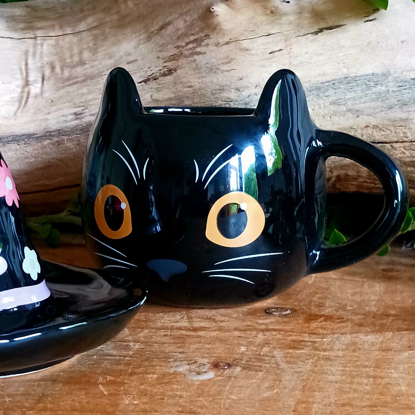 Add a spellbinding touch to your tea or coffee ritual with this groovy ceramic lidded mug, featuring an adorable cat wearing a whimsical witch hat adorned with a funky floral design. The matching ceramic lid helps keep your favourite brew warm, perfect for cosy autumn evenings or magical mornings.