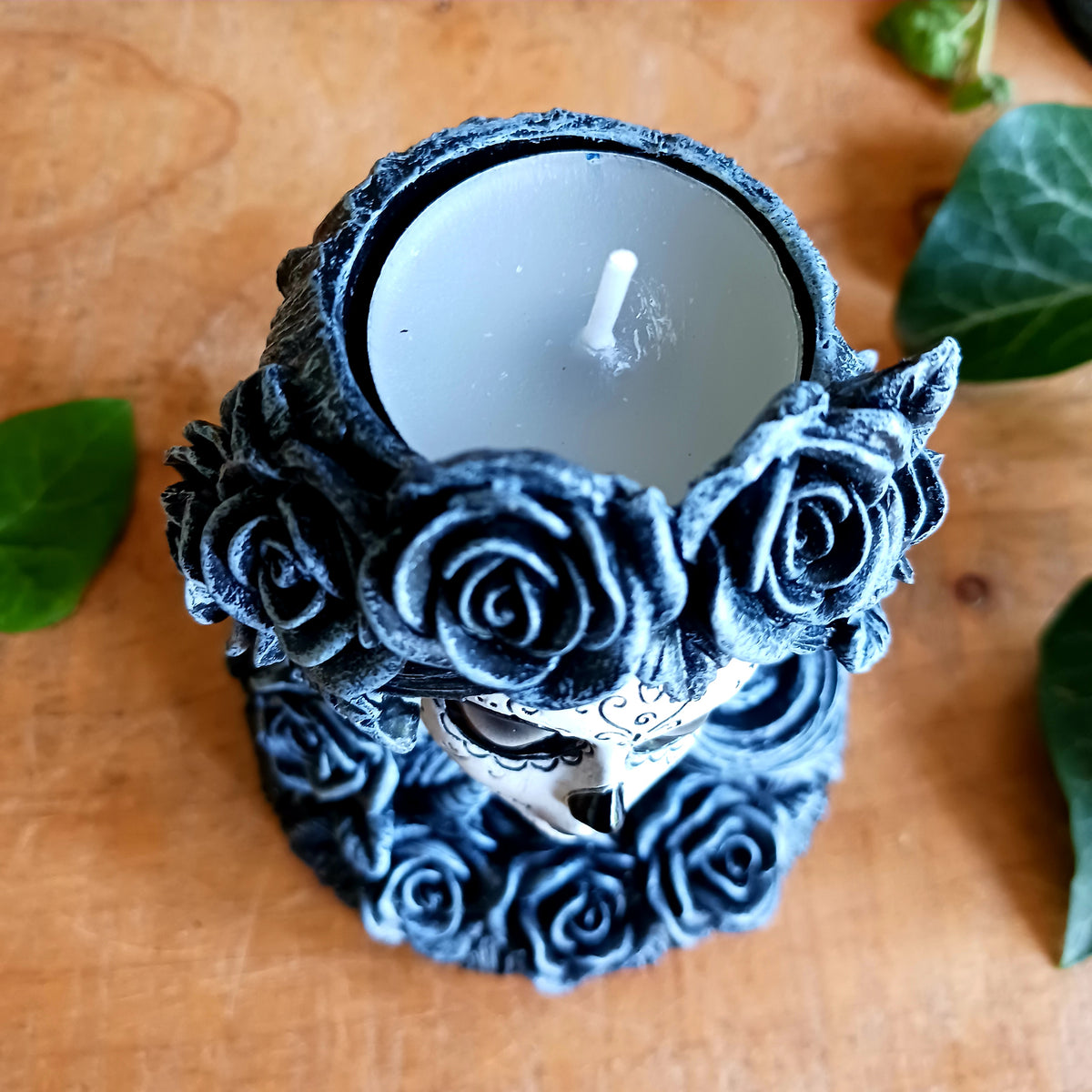 Add a touch of gothic mystery to your home with the Flor de Muerte Tea Light Holder. Inspired by dark floral symbolism, the supernatural and the beauty of the night, this enchanting candle holder creates a captivating atmosphere when illuminated by the gentle glow of a tea light.