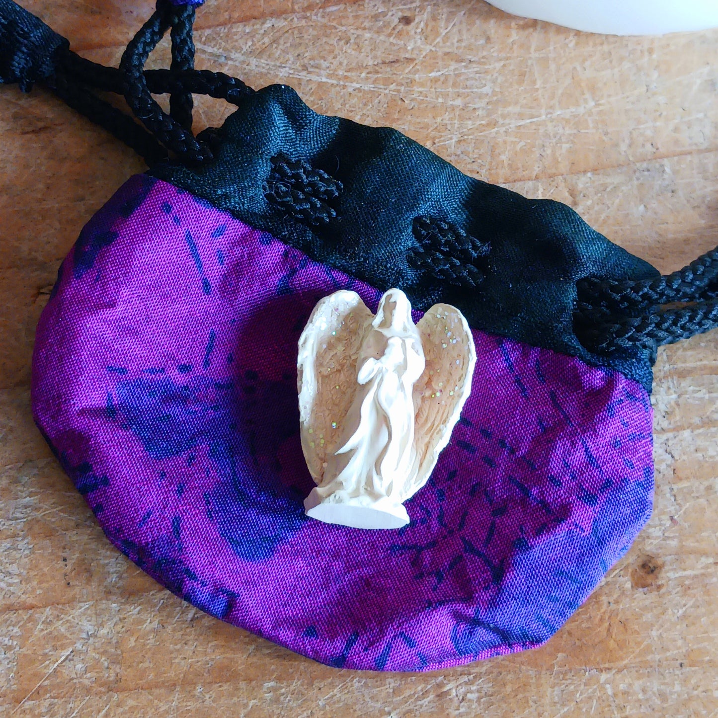 Carry a quiet reminder of hope and trust with the Tiny Amazing Angel – Faith. This beautifully detailed 2 cm pocket angel statue offers comfort and reassurance during life’s uncertain moments, reminding you to keep faith in your path and the guidance of unseen light.