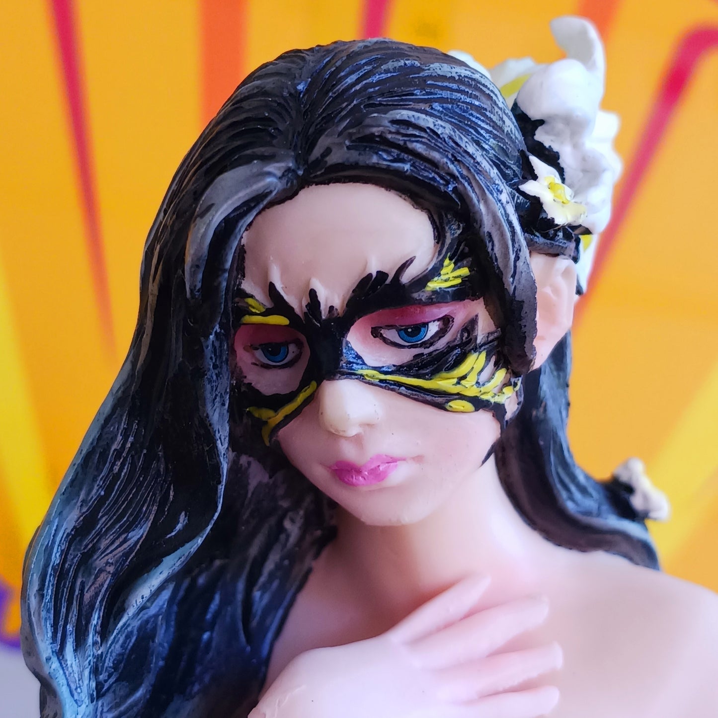 Step into a world of mystery and enchantment with this exquisite Fantasy figurine from Gothic brand Nemesis Now, inspired by the imagination of renowned artist and writer Nene Thomas.