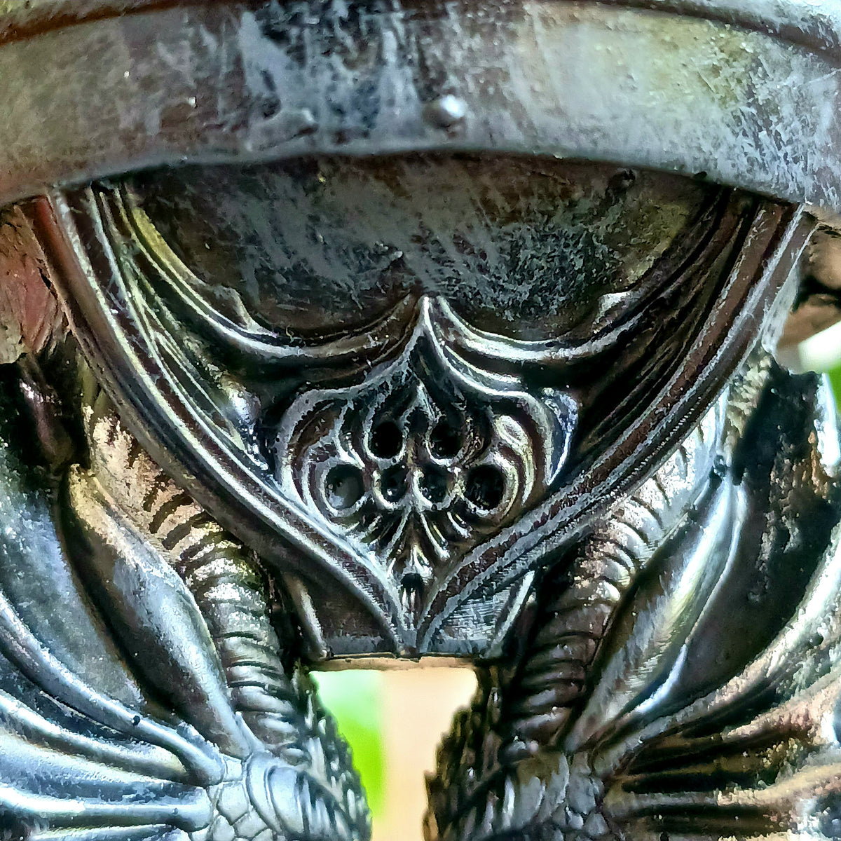 Add a touch of mythical drama to your home with the Dark Heart Candle Holder, a beautifully crafted fantasy ornament featuring two dragons lovingly positioned head-to-head to hold a single tealight or pillar candle.