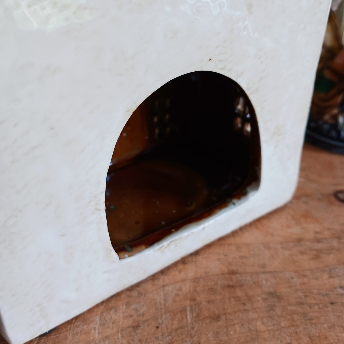 Bring a little British village charm into your home with this delightful Village Tavern Tealight Holder, beautifully hand-crafted in ceramic and hand-painted with charming, characterful details.