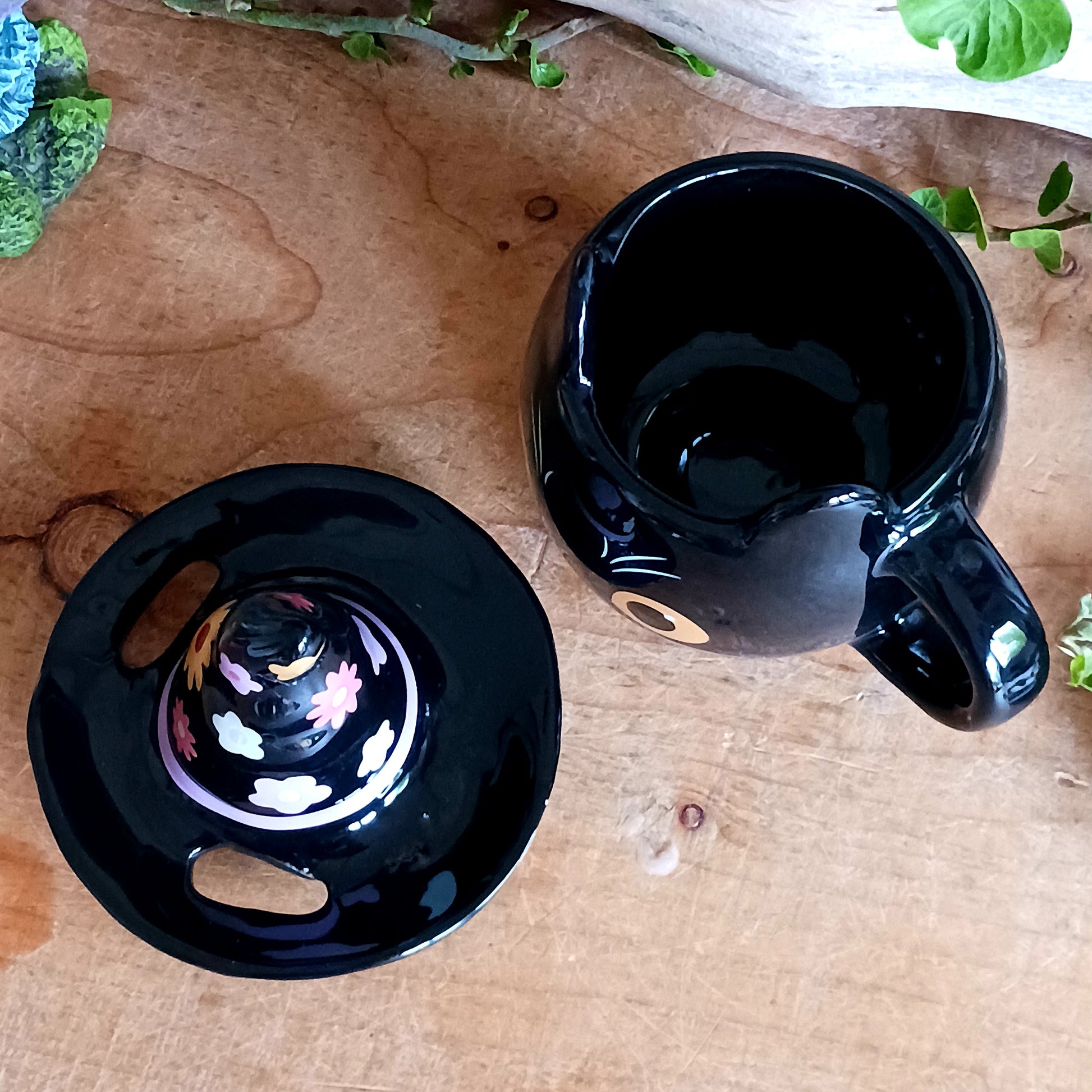 Add a spellbinding touch to your tea or coffee ritual with this groovy ceramic lidded mug, featuring an adorable cat wearing a whimsical witch hat adorned with a funky floral design. The matching ceramic lid helps keep your favourite brew warm, perfect for cosy autumn evenings or magical mornings.