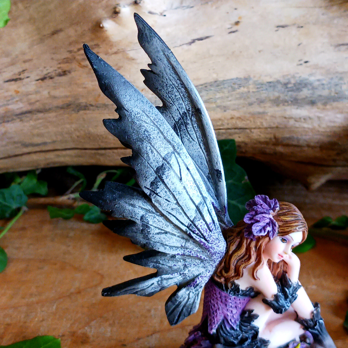 Bring a touch of wistful fantasy and autumnal magic to your home with this beautiful Nemesis Now Autumn Fairy Figurine.