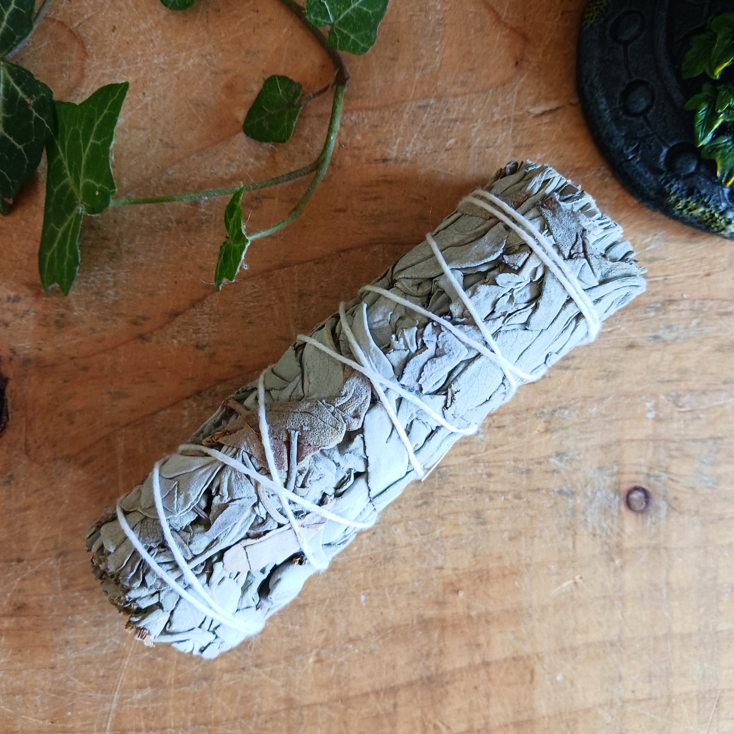 Bring a sense of calm and intention to your spiritual practice with our Pure White Sage Smudge Stick. Traditionally used in cleansing rituals, White Sage (Salvia apiana) is valued for its distinctive, earthy aroma and has long been associated with purification ceremonies and mindful practices.