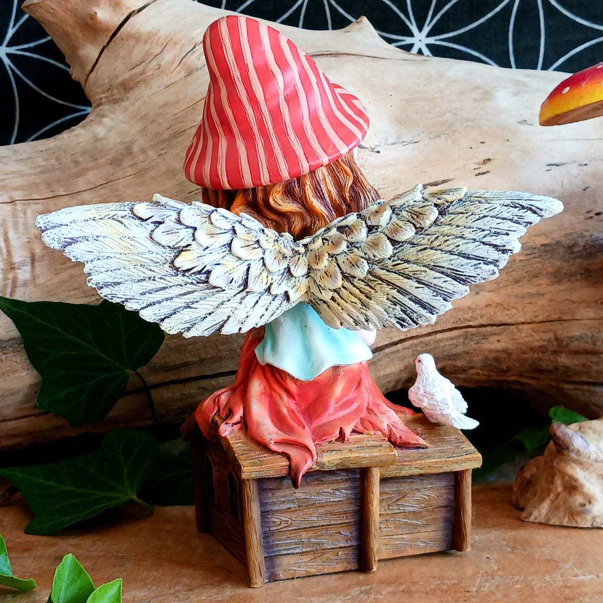 Bring the enchanting magic of autumn into your home with this Dreamweaver Autumn Fae by Nemesis Now, a whimsical vintage-inspired fairy filled with the warmth, colour and mystery of the season.
