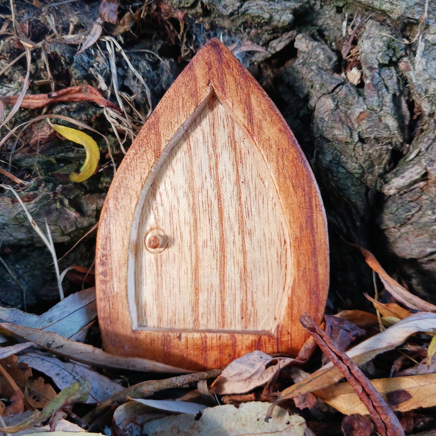 Welcome a touch of woodland magic into your space with this Fairy Door Woodcarving, a beautifully handcrafted piece inspired by folklore and nature. Each door is carved from natural wood using traditional techniques, making every one unique and full of character.