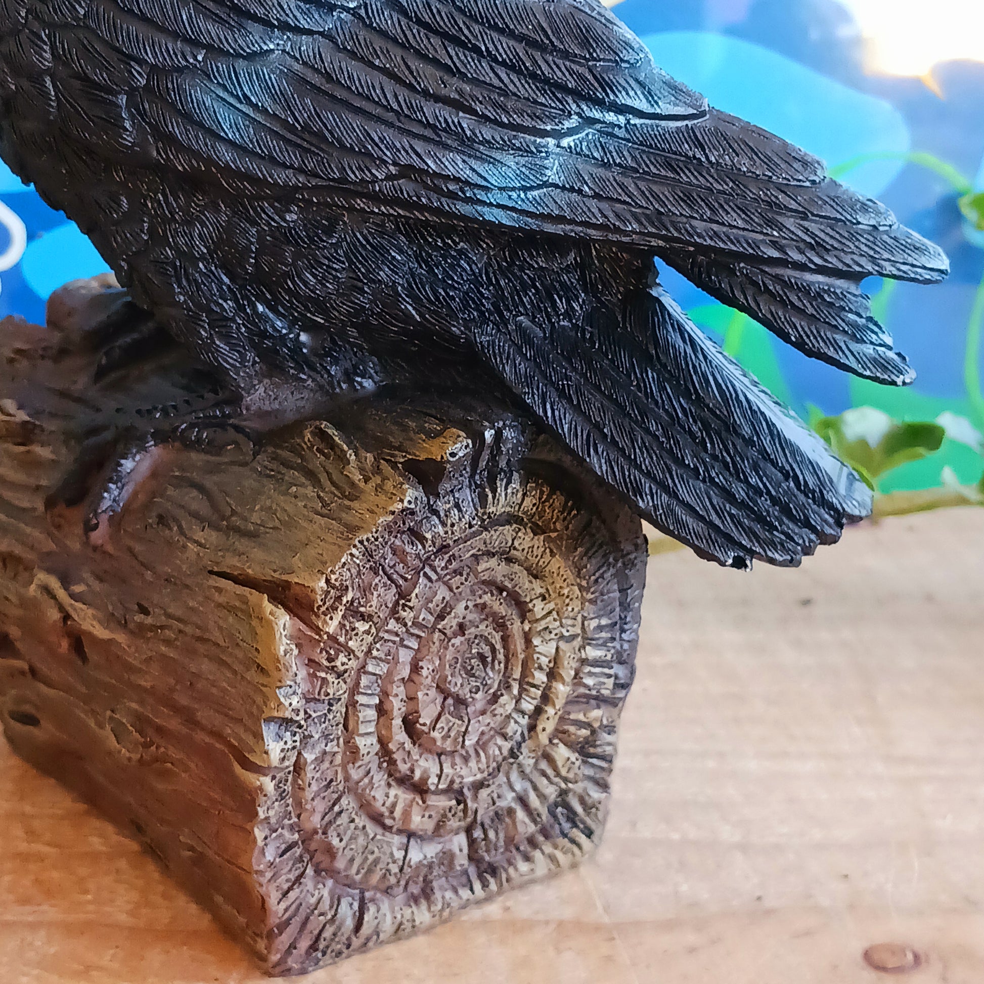 Bring a touch of mystery and nature to your space with this lifelike medium-sized raven figurine. Crafted from high-quality resin, it features meticulously detailed feathers and is perched on a base designed to resemble natural wood. The built-in motion sensor triggers an authentic raven call, adding an interactive and atmospheric element to your décor. Perfect for gothic interiors, nature-inspired arrangements, or as a distinctive gift, this captivating piece blends artistry with surprise for a truly memor