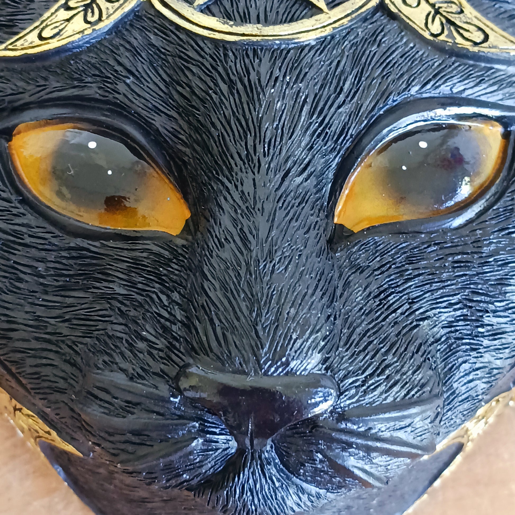 This enchanting Black Cat Triple Moon Trinket Box is the perfect blend of mystery and elegance. Featuring a striking black cat face with piercing eyes on the lid, it’s adorned with intricate, hand-painted gold triple moon designs. 