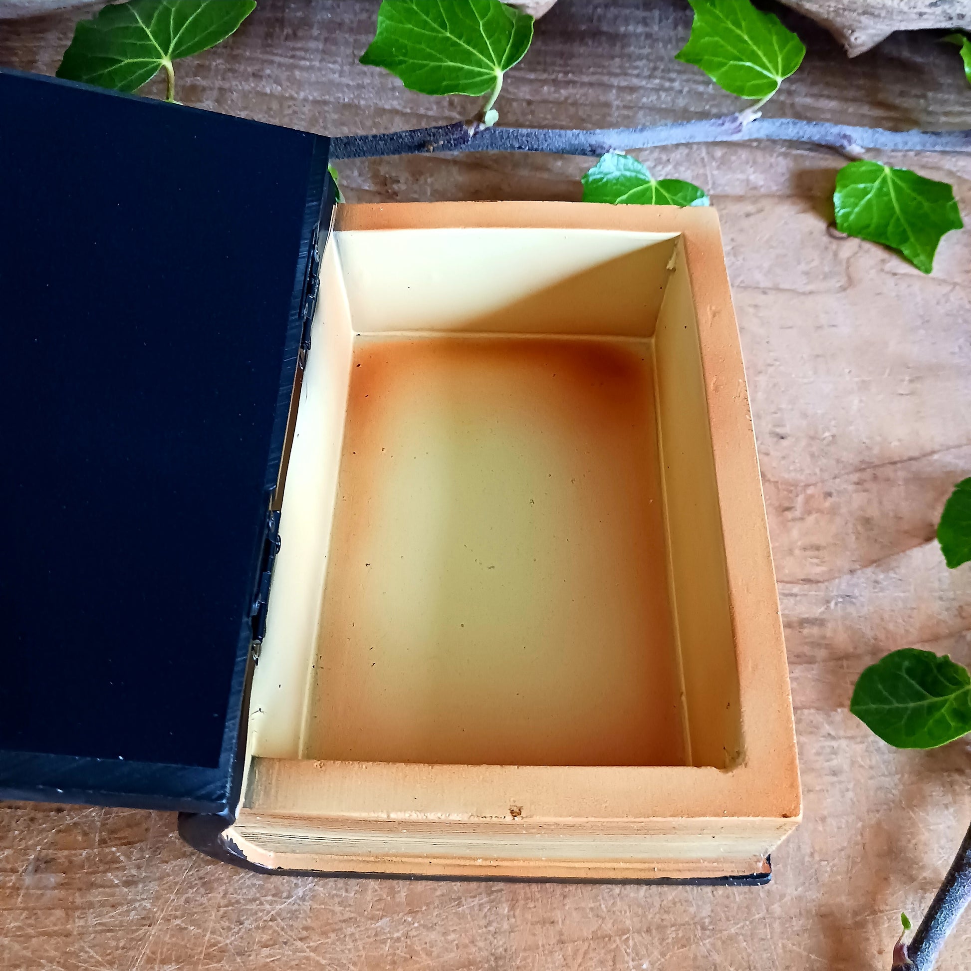 Evoke the power of the old ways with this enchanting Spell Box Grimoire Storage Box from Nemesis Now. Designed to resemble an ancient spell book, this beautifully decorated grimoire opens to reveal a hidden storage compartment—perfect for keeping your magical tools, crystals, herbs, spell ingredients, or keepsakes safely stored.