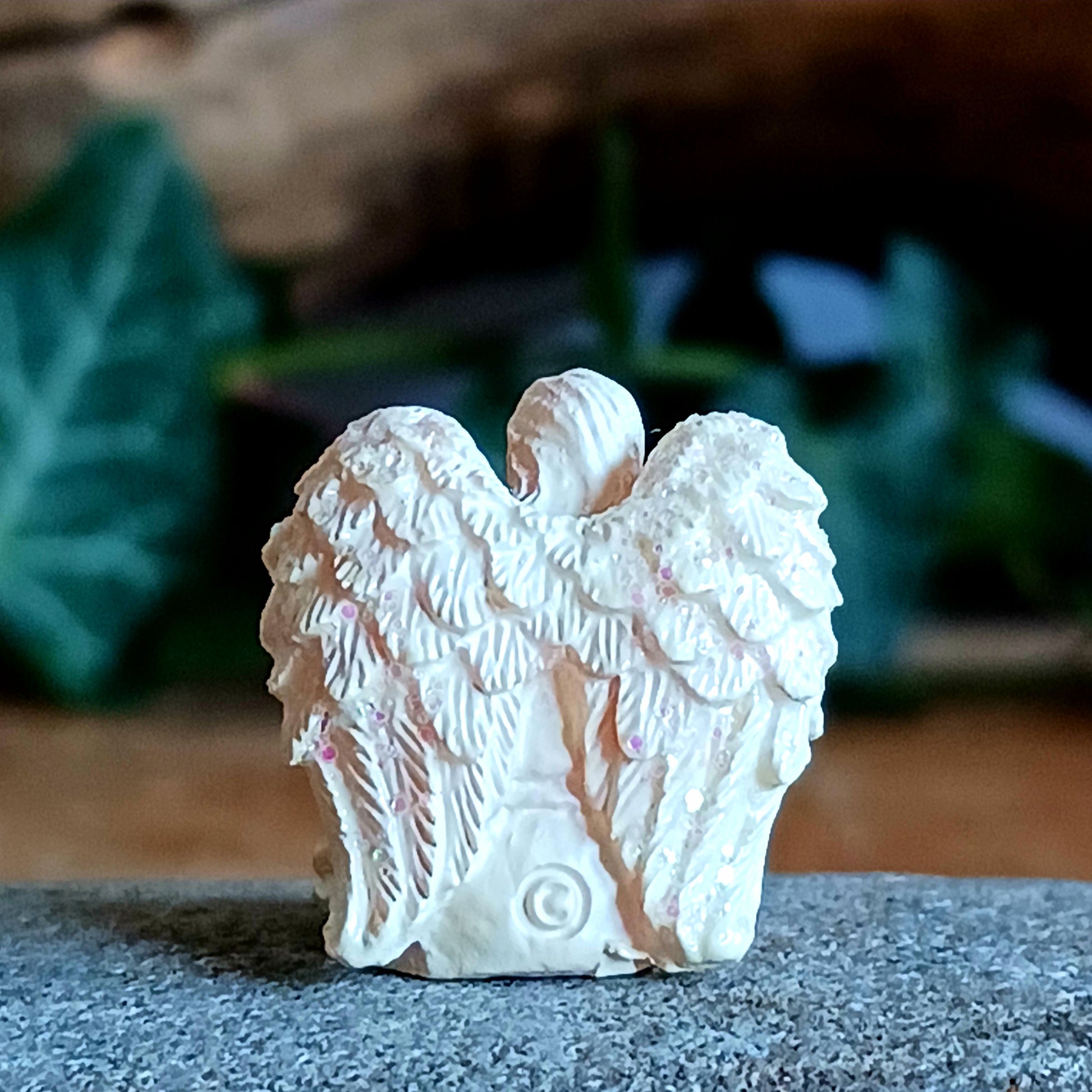 Hold a symbol of light and renewal in your hand with the Tiny Amazing Angel – Hope. This delicate 2 cm pocket angel statue reminds us that even in moments of darkness, hope endures and guides us gently toward brighter days.