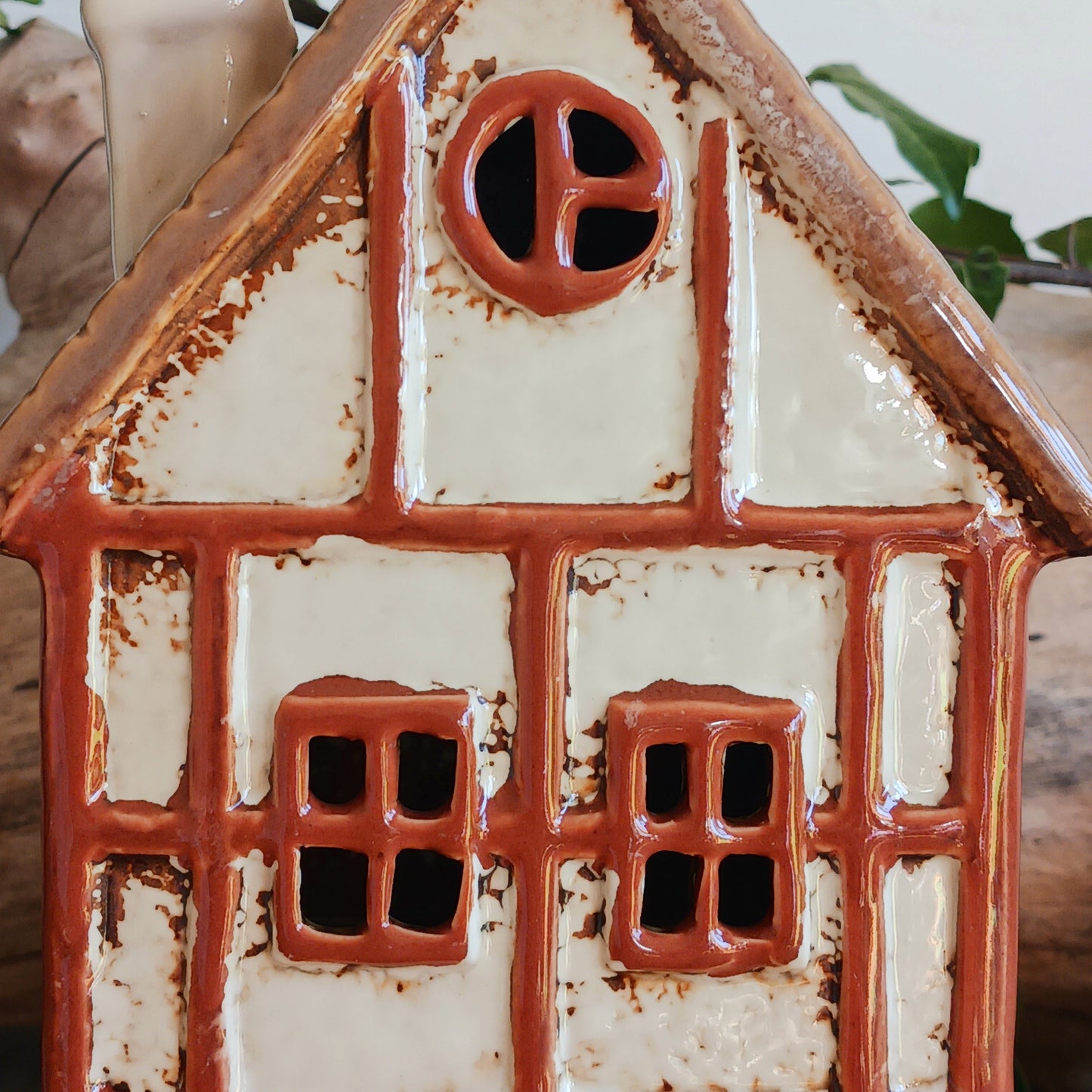 A lantern-lit refuge upon an enchanted street, the Tudor Ship Inn glows with the warmth of stories carried on twilight air. This Shudehill Village Pottery tealight house is crafted from ceramic, its windows flickering with candlelight like a haven for wandering souls.