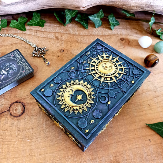 Keep your spiritual tools safe and stylish with our Sun and Moon Resin Storage Box, a stunning celestial-themed piece adorned with raised astrology symbols and an intricate gold-finished sun and moon design.