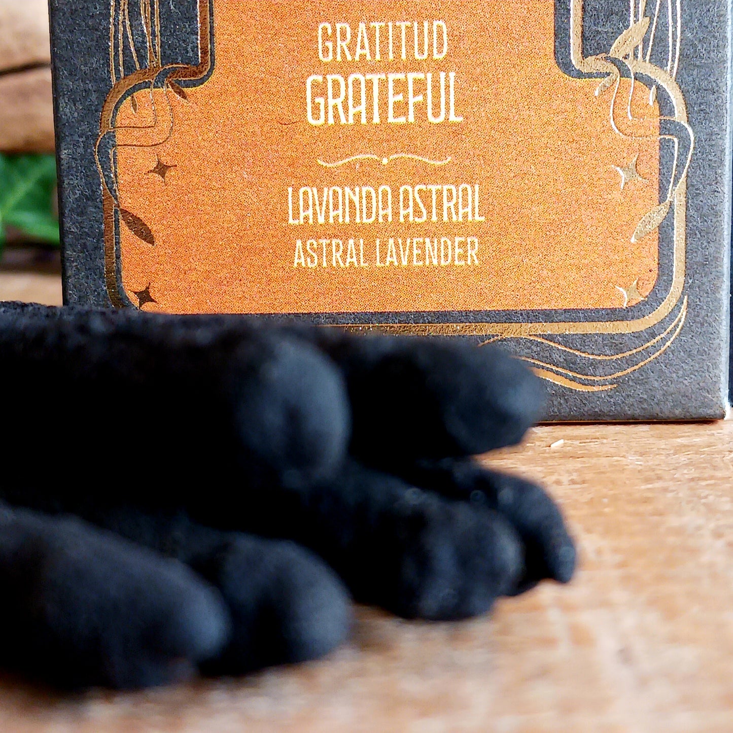 Reconnect with the present moment through the Sagrada Madre Ritual Gratitude Incense. Handmade in Argentina, each 23 cm stick is crafted from aromatic concentrated oils, charcoal, natural salt, and a plant-based binder — no synthetic additives.