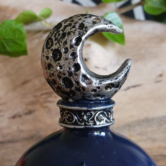 Embrace the enchanting magic of the moon with this Hex Moon Celestial Potion Bottle Figurine, a captivating collectible for lovers of gothic, fantasy and celestial-inspired décor.